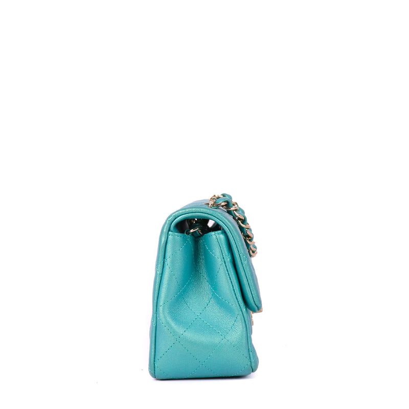 CHANEL - Sac à bandoulière Timeless mini bleu Tiffany