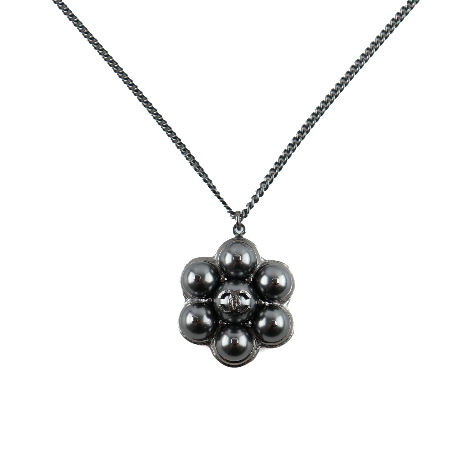 CHANEL - Collier pendentif camélia CC