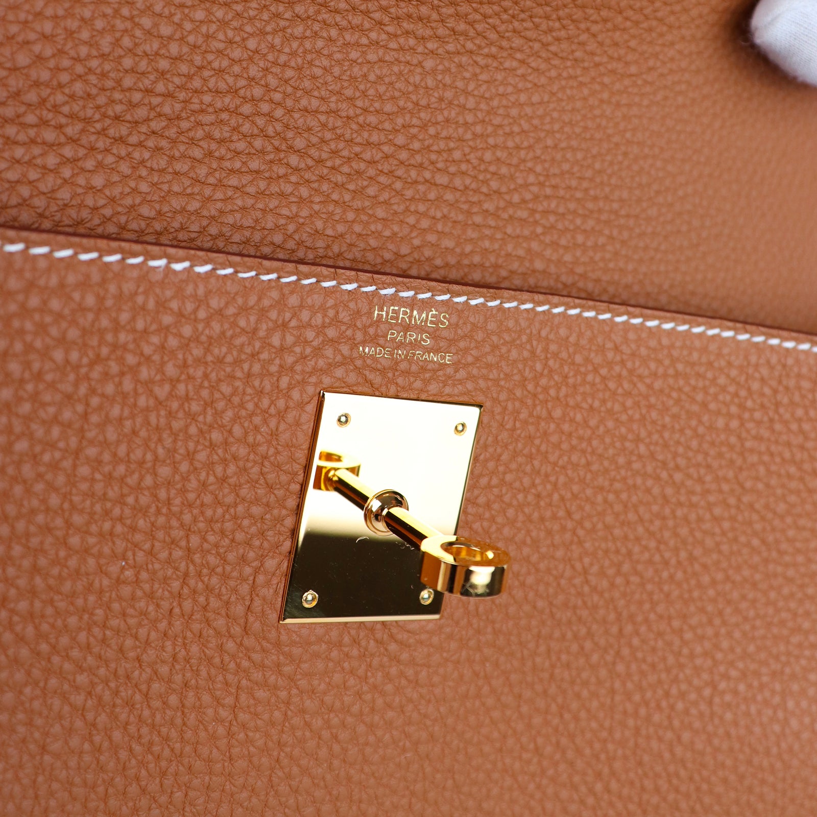 HERMÈS - Sac à bandoulière Kelly 28 en cuir togo