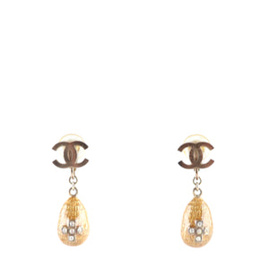 CHANEL - Pearl earrings