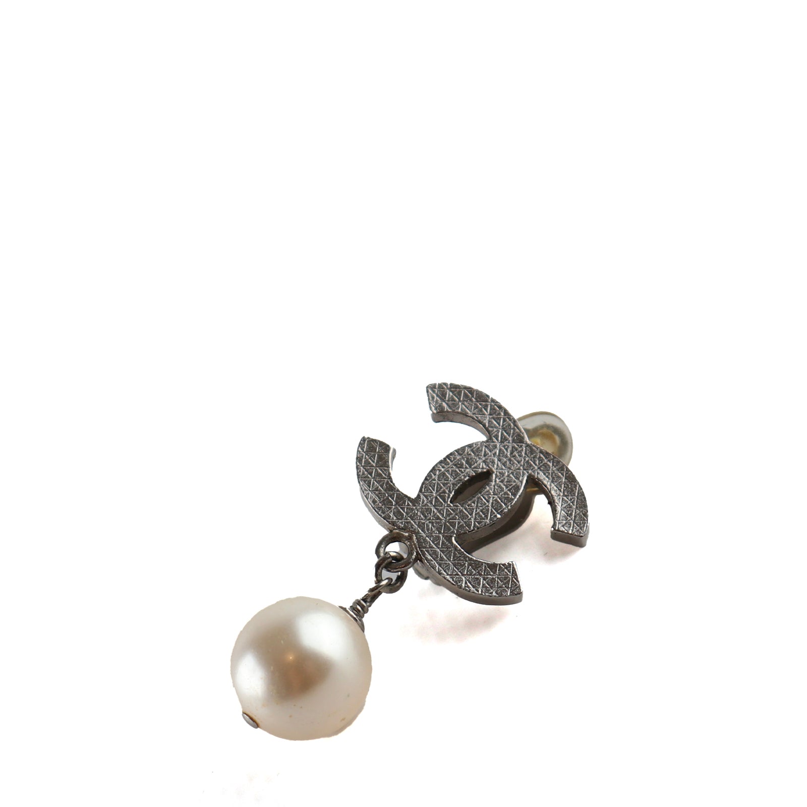 CHANEL - Pearl earrings