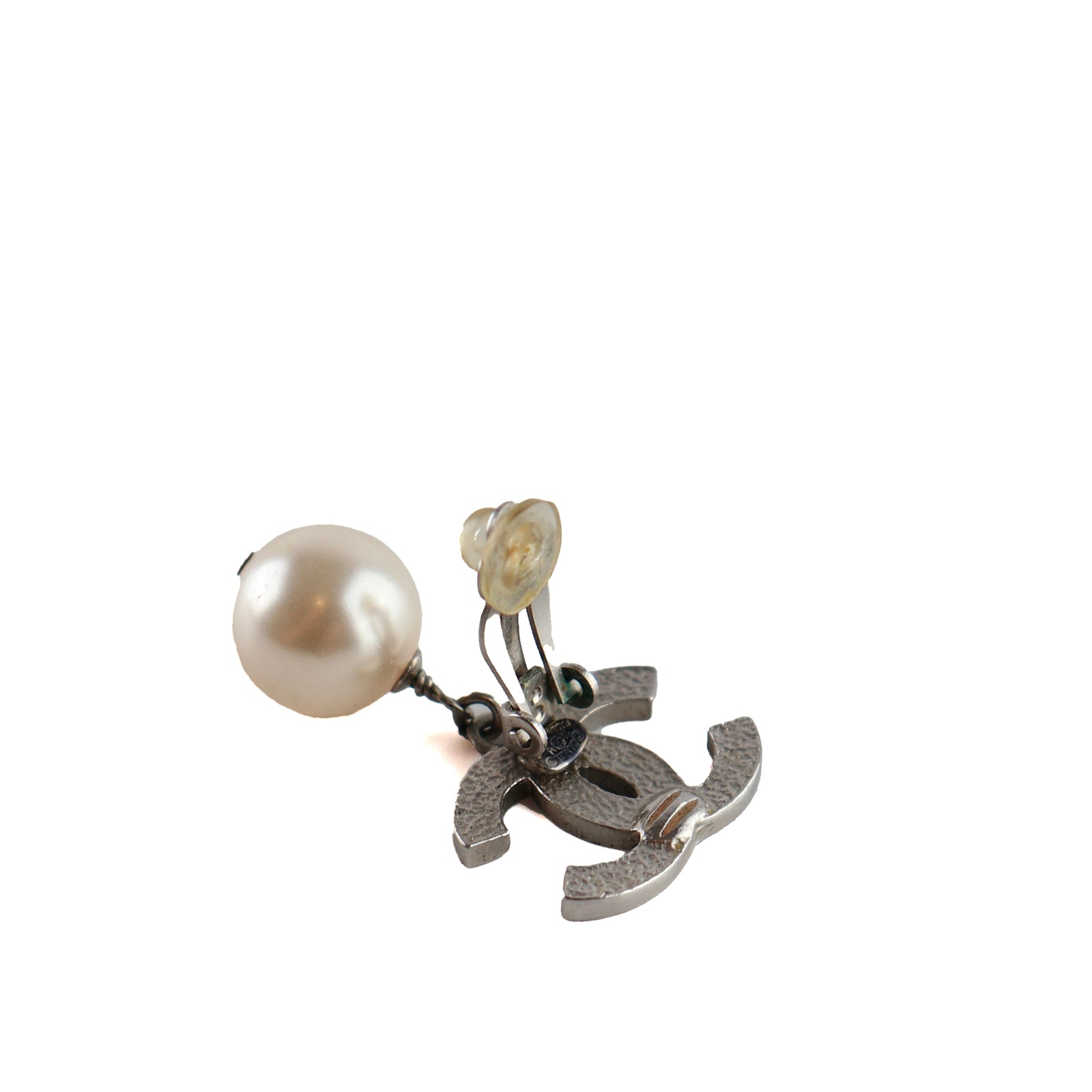 CHANEL - Boucles d'oreilles à perles
