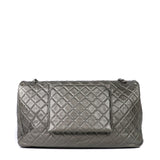 CHANEL - Sac Timeless XXL Large en cuir gris