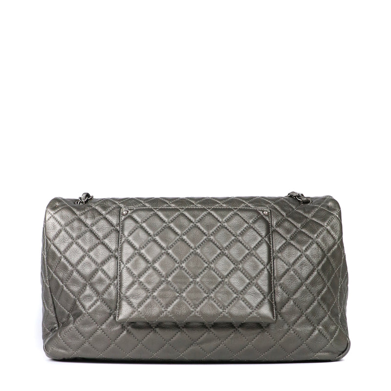 CHANEL - Sac Timeless XXL Large en cuir gris
