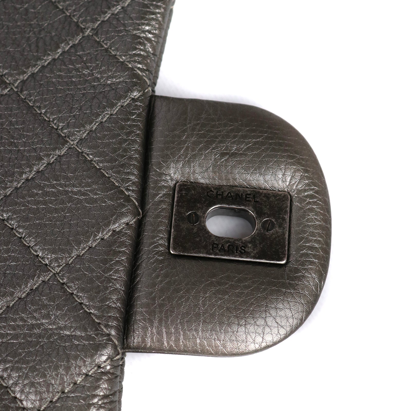CHANEL - Sac Timeless XXL Large en cuir gris
