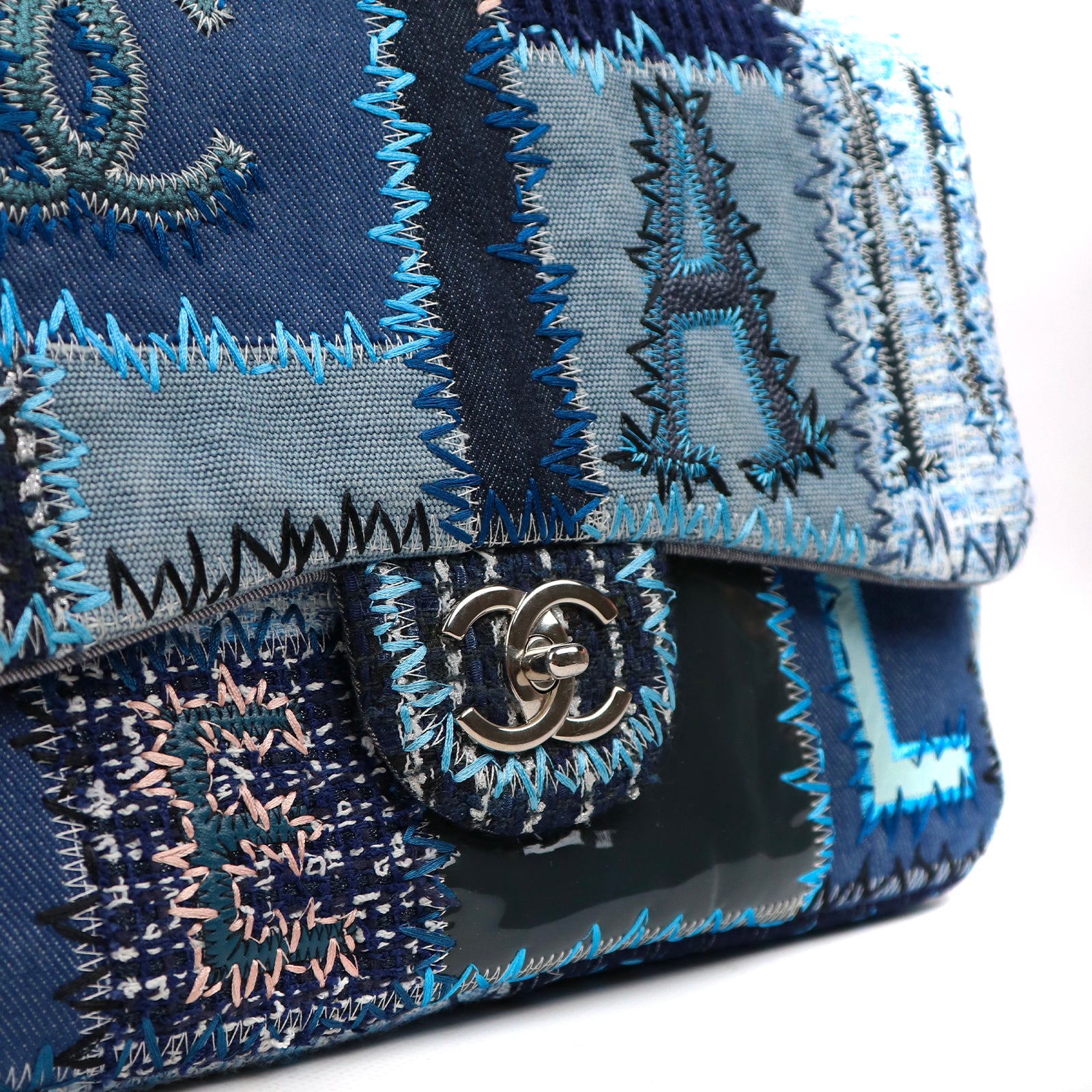 CHANEL - Sac à bandoulière Jumbo Denim Patchwork