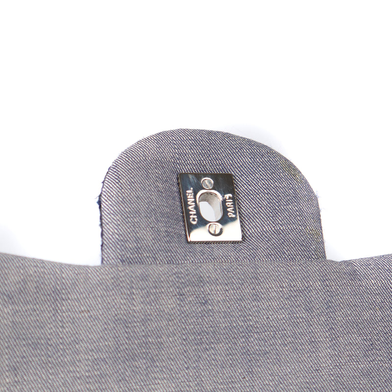 CHANEL - Sac à bandoulière Jumbo Denim Patchwork