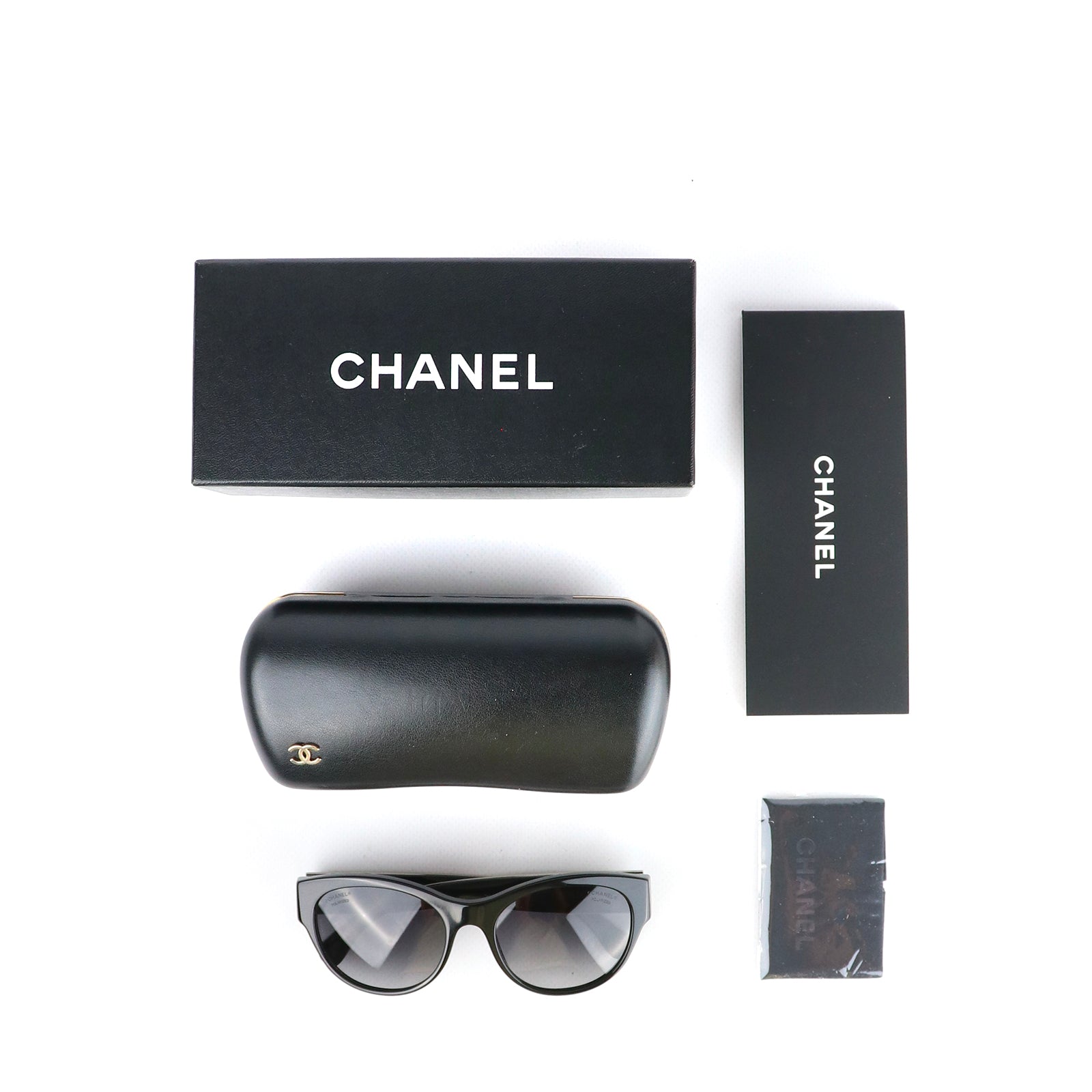 CHANEL - Lunettes de soleil