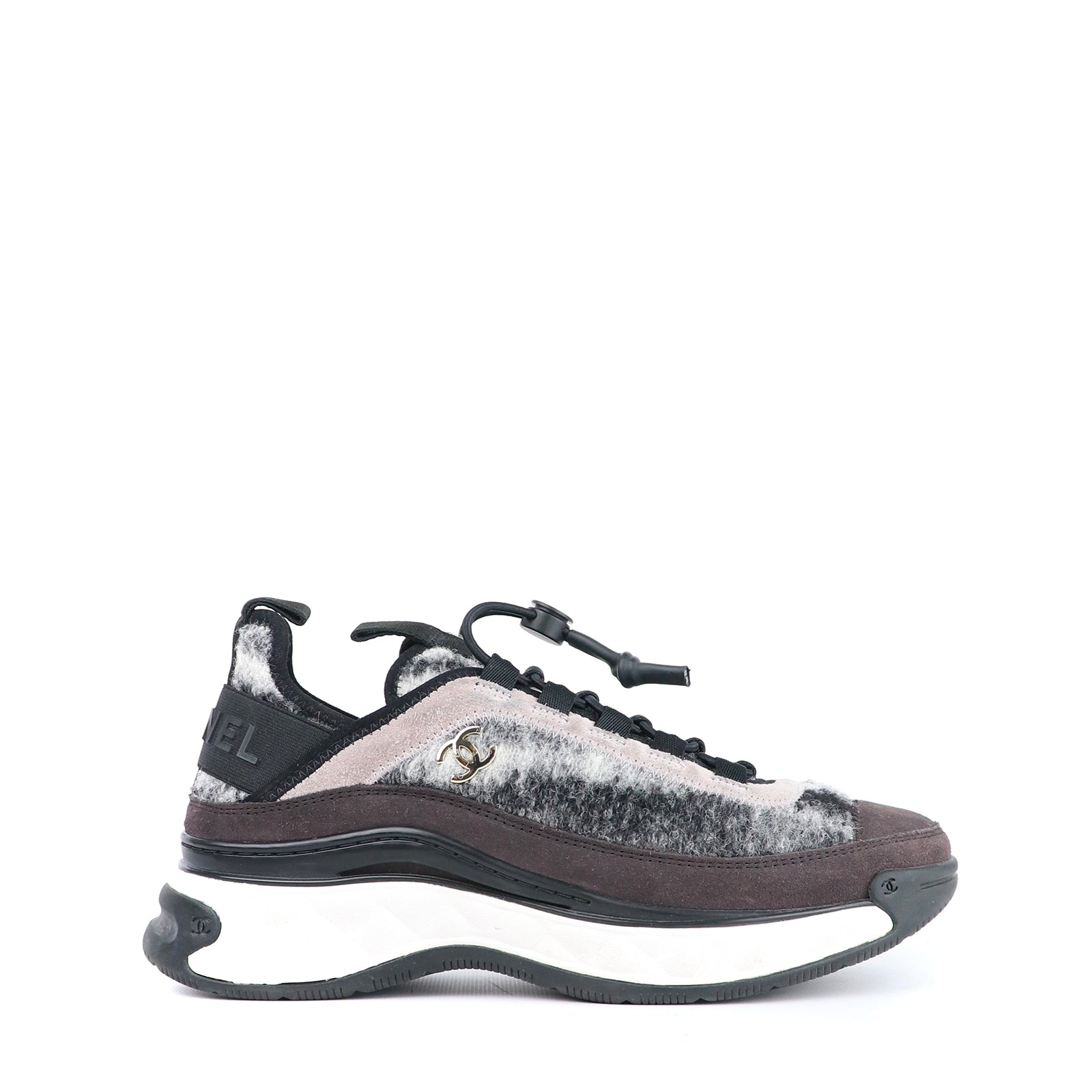 CHANEL - Baskets en tweed et daim (T37)