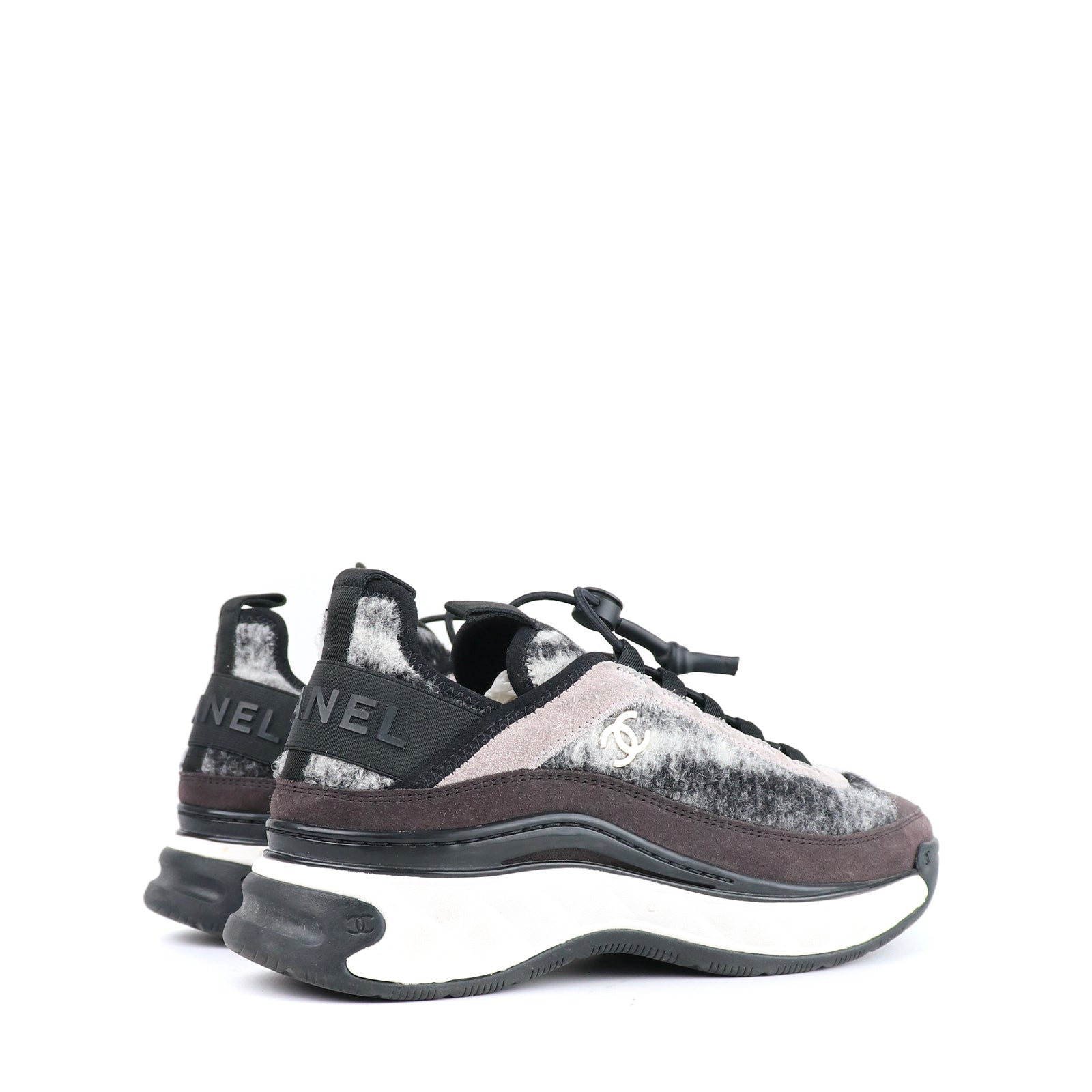 CHANEL - Baskets en tweed et daim (T37)