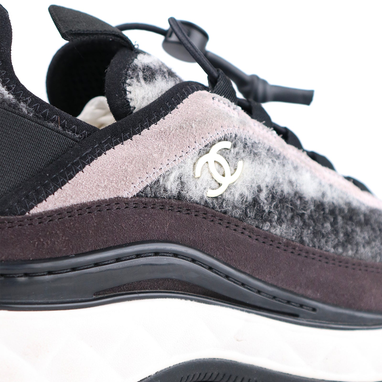 CHANEL - Baskets en tweed et daim (T37)