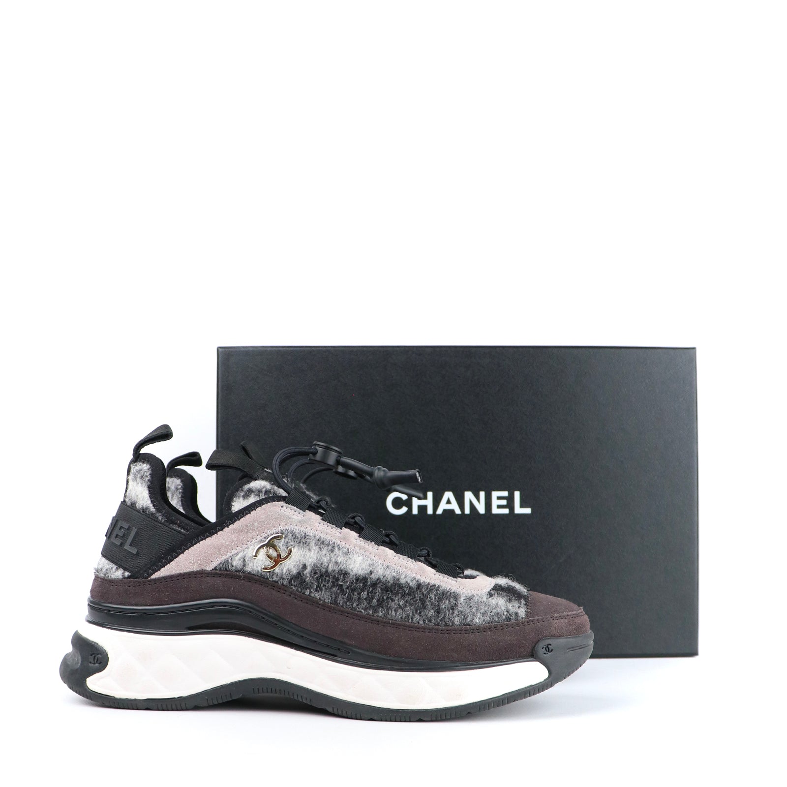 CHANEL - Baskets en tweed et daim (T37)