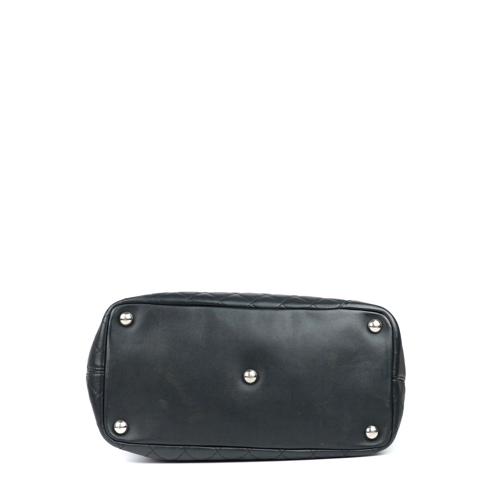 CHANEL - Sac cabas Chanel Cambon en cuir matelassé noir