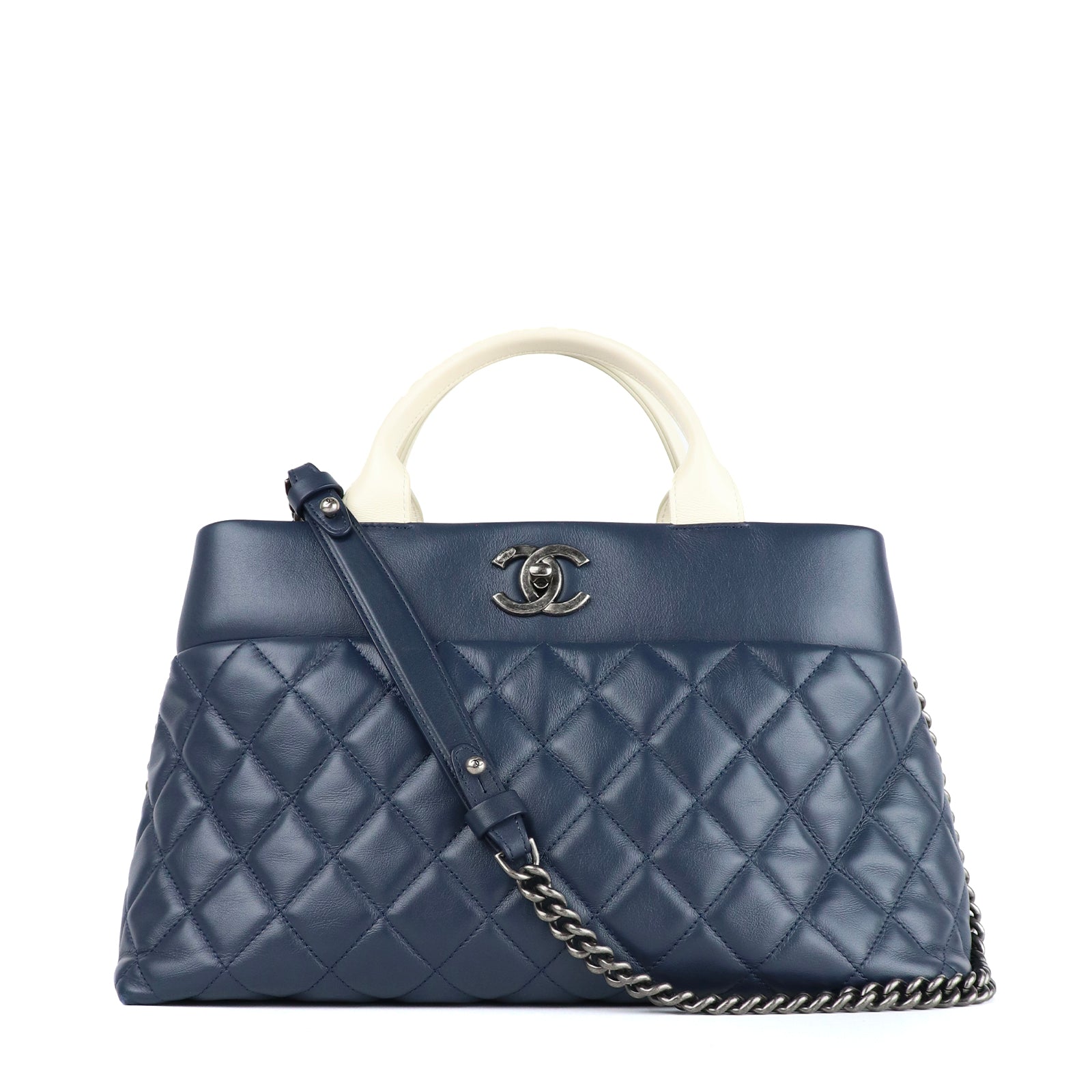 CHANEL - Sac Airlines Portobello en cuir matelassé bleu marine