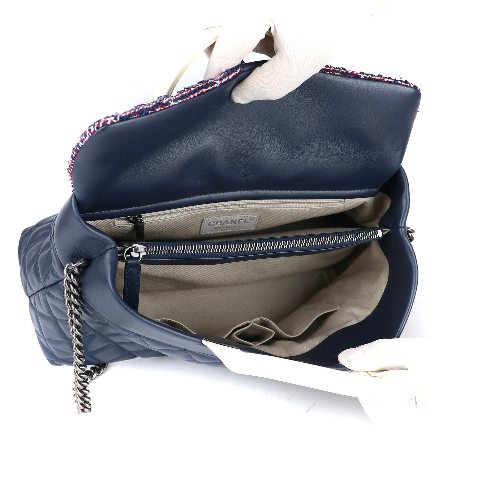 CHANEL - Sac Airlines Portobello en cuir matelassé bleu marine