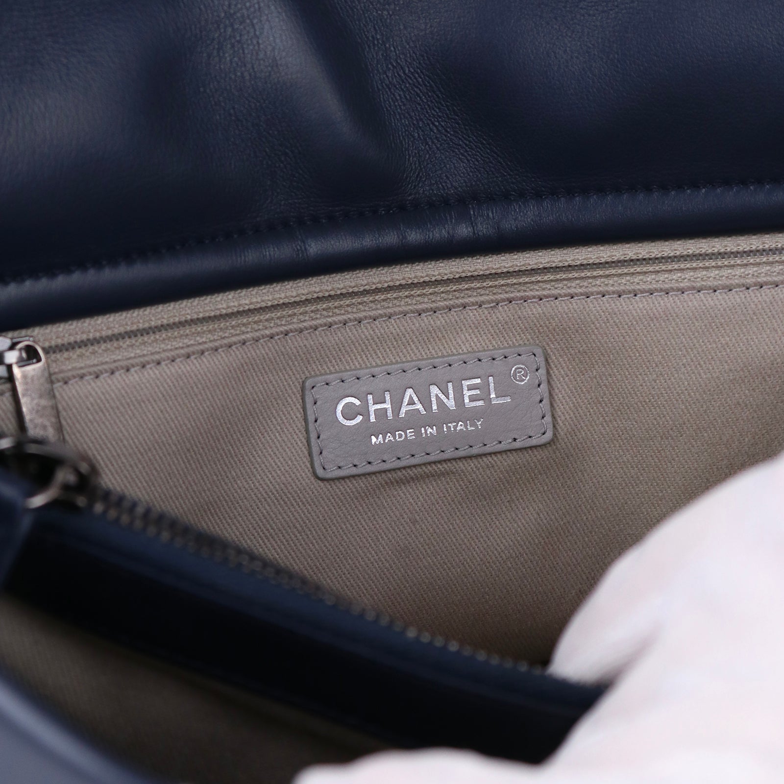 CHANEL - Sac Airlines Portobello en cuir matelassé bleu marine