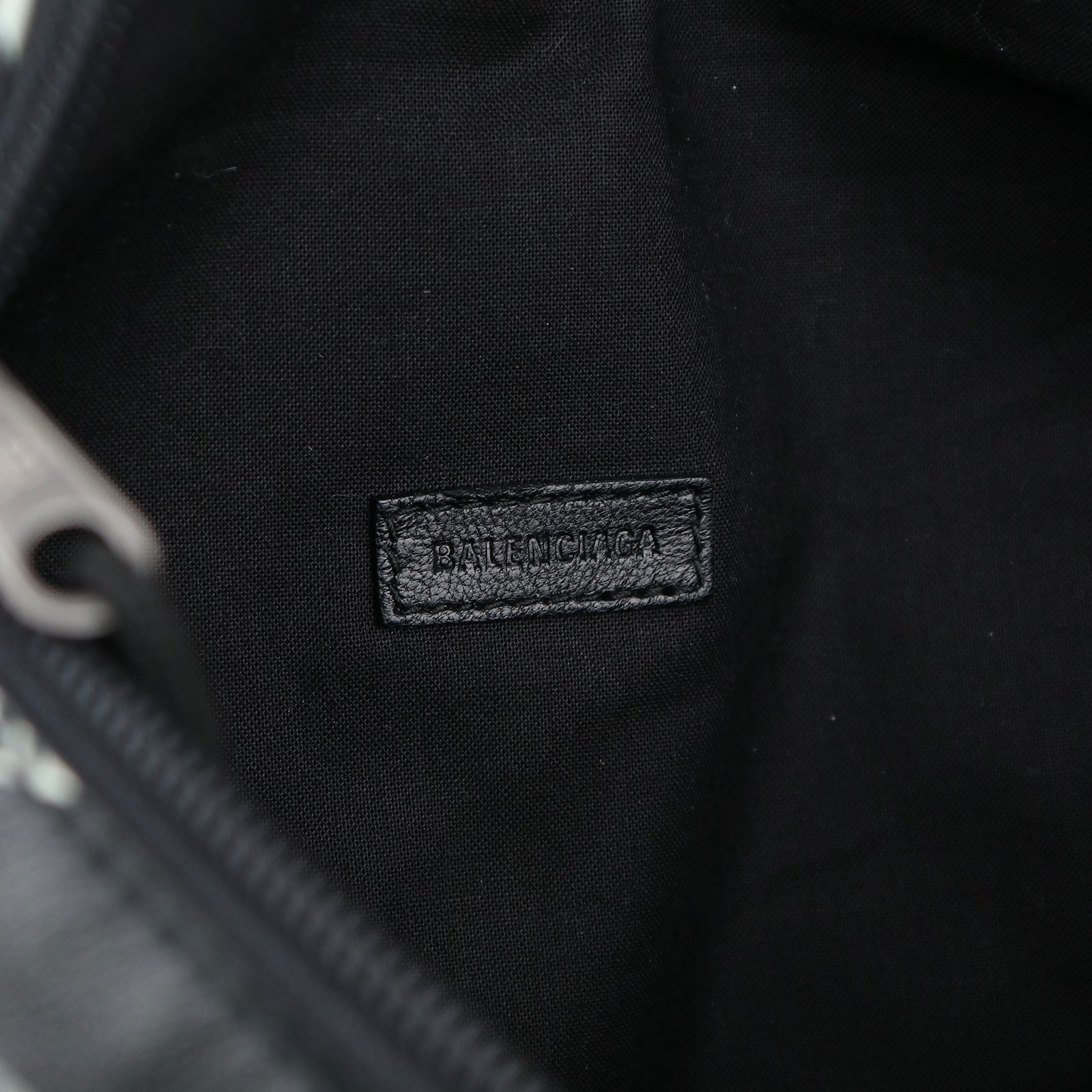 BALENCIAGA - Sac banane en cuir