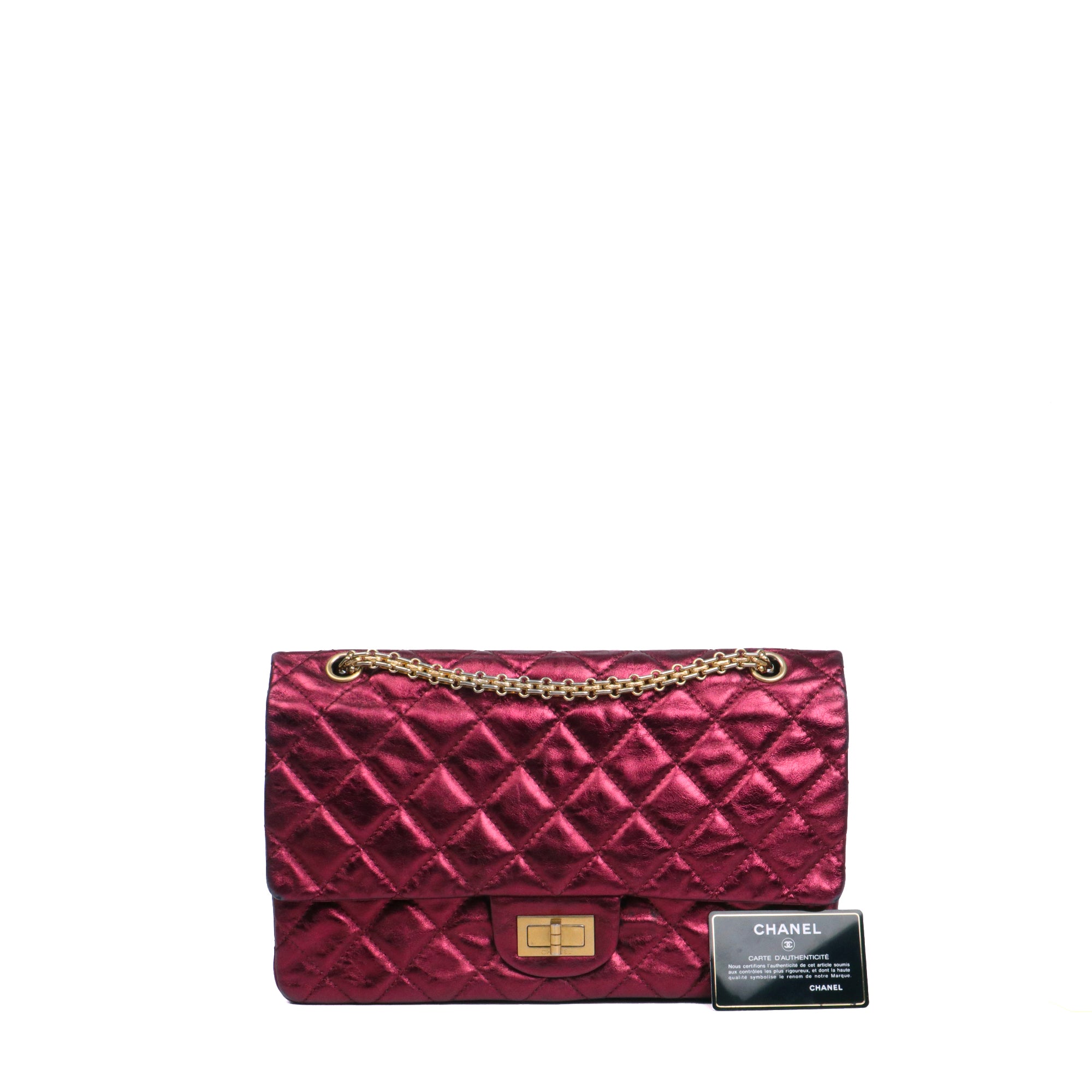 CHANEL - Sac à bandoulière 2.55 Chanel large en cuir matelassé bordeaux métallisé