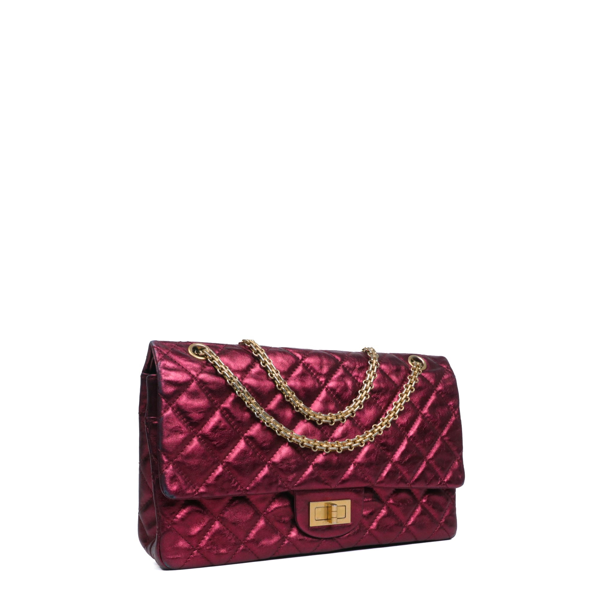 CHANEL - Sac à bandoulière 2.55 Chanel large en cuir matelassé bordeaux métallisé