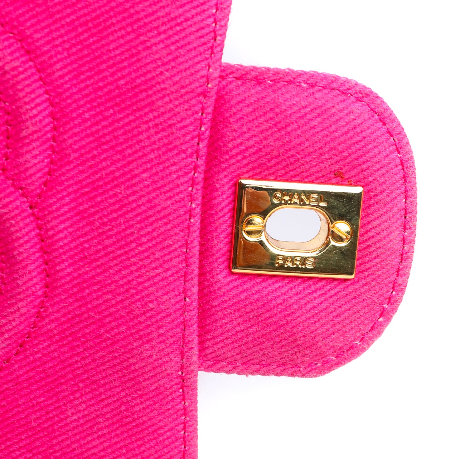 CHANEL - Sac à bandoulière Timeless en denim rose vintage