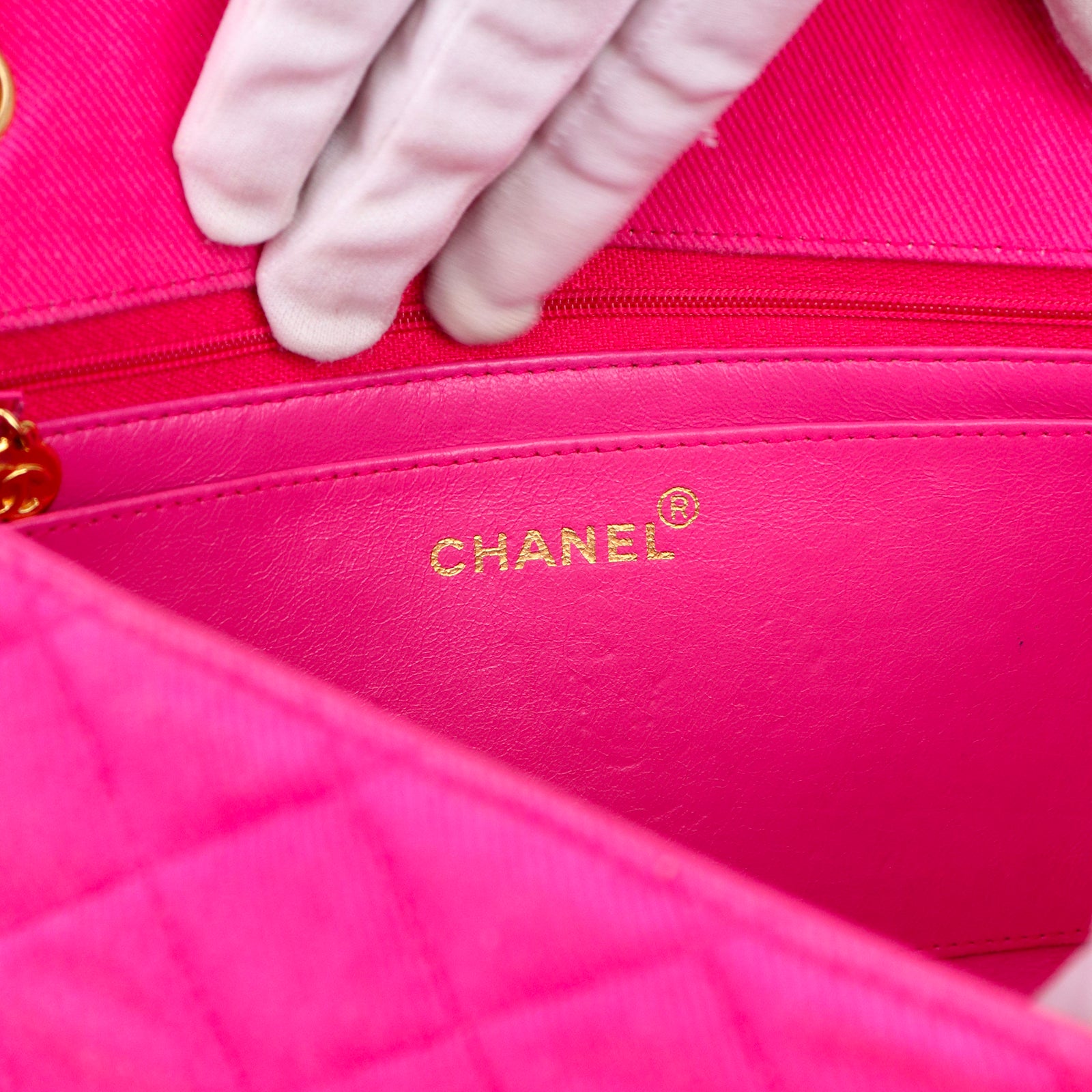 CHANEL - Sac à bandoulière Timeless en denim rose vintage