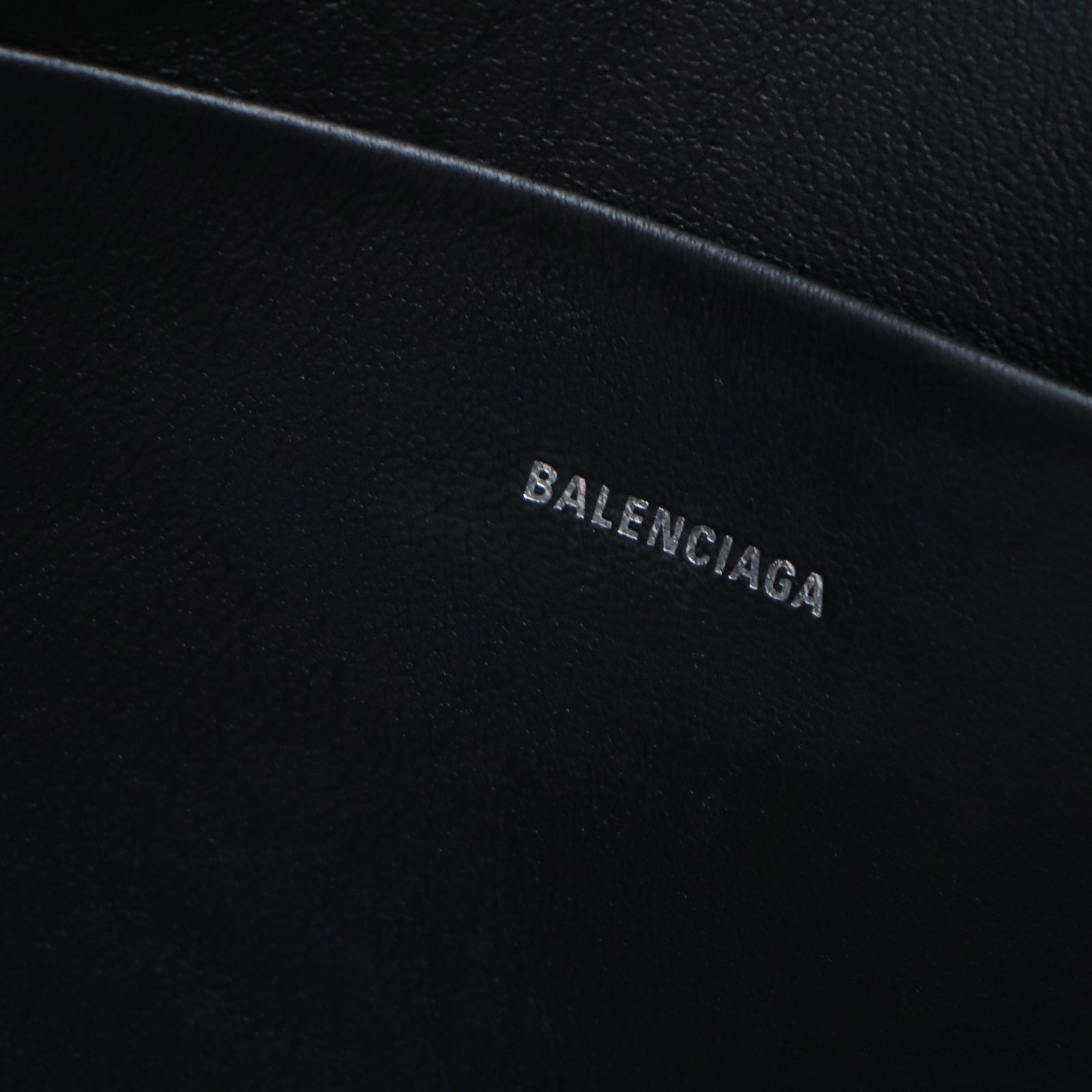 BALENCIAGA - Pochette en cuir lisse noir