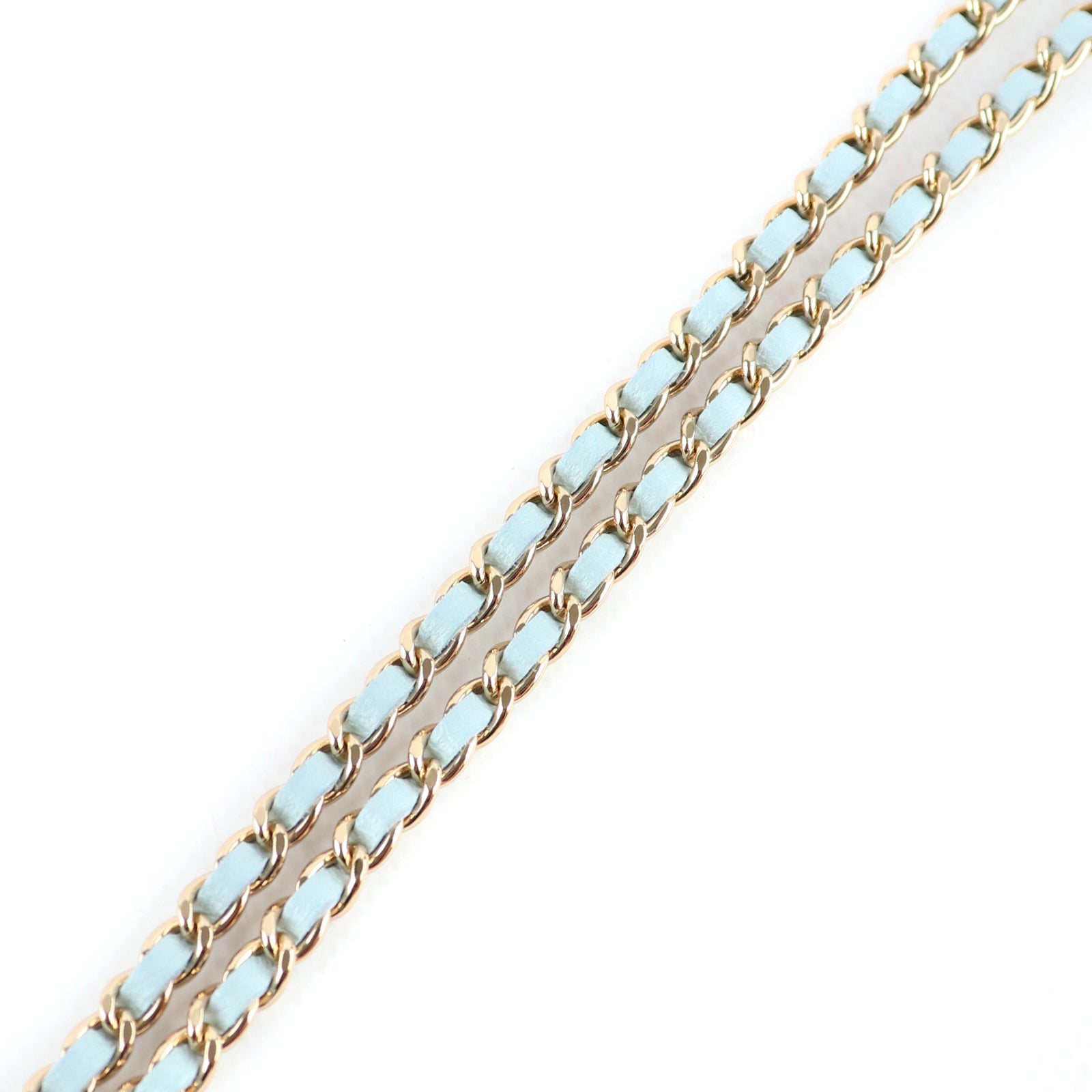 CHANEL - Micro sac rond en cuir matelassé