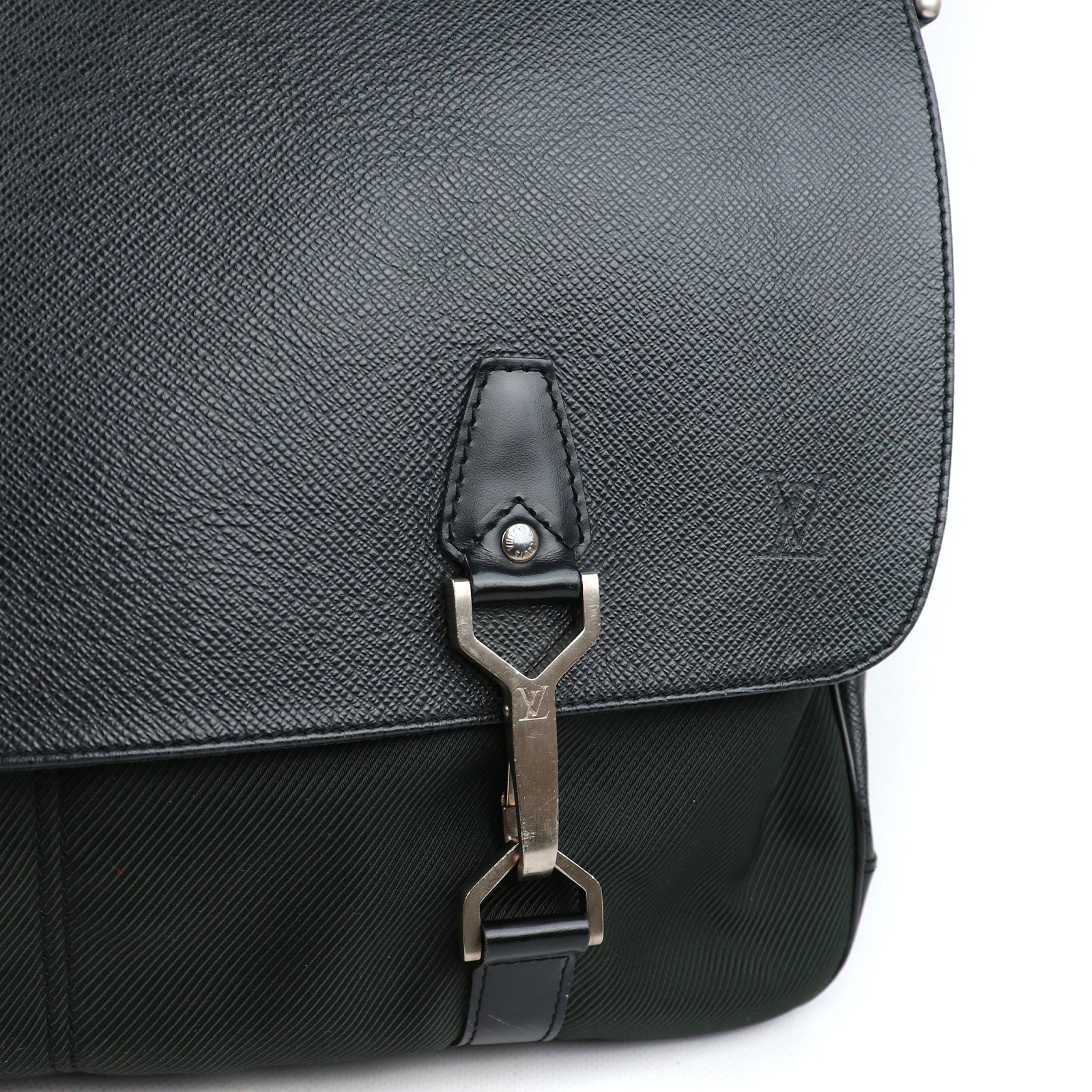 LOUIS VUITTON - Sac à bandoulière Taiga Dersou Messenger