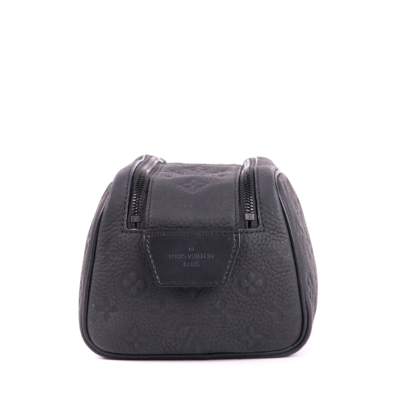 LOUIS VUITTON - Trousse de toilette Dopp Kit en cuir grainé noir