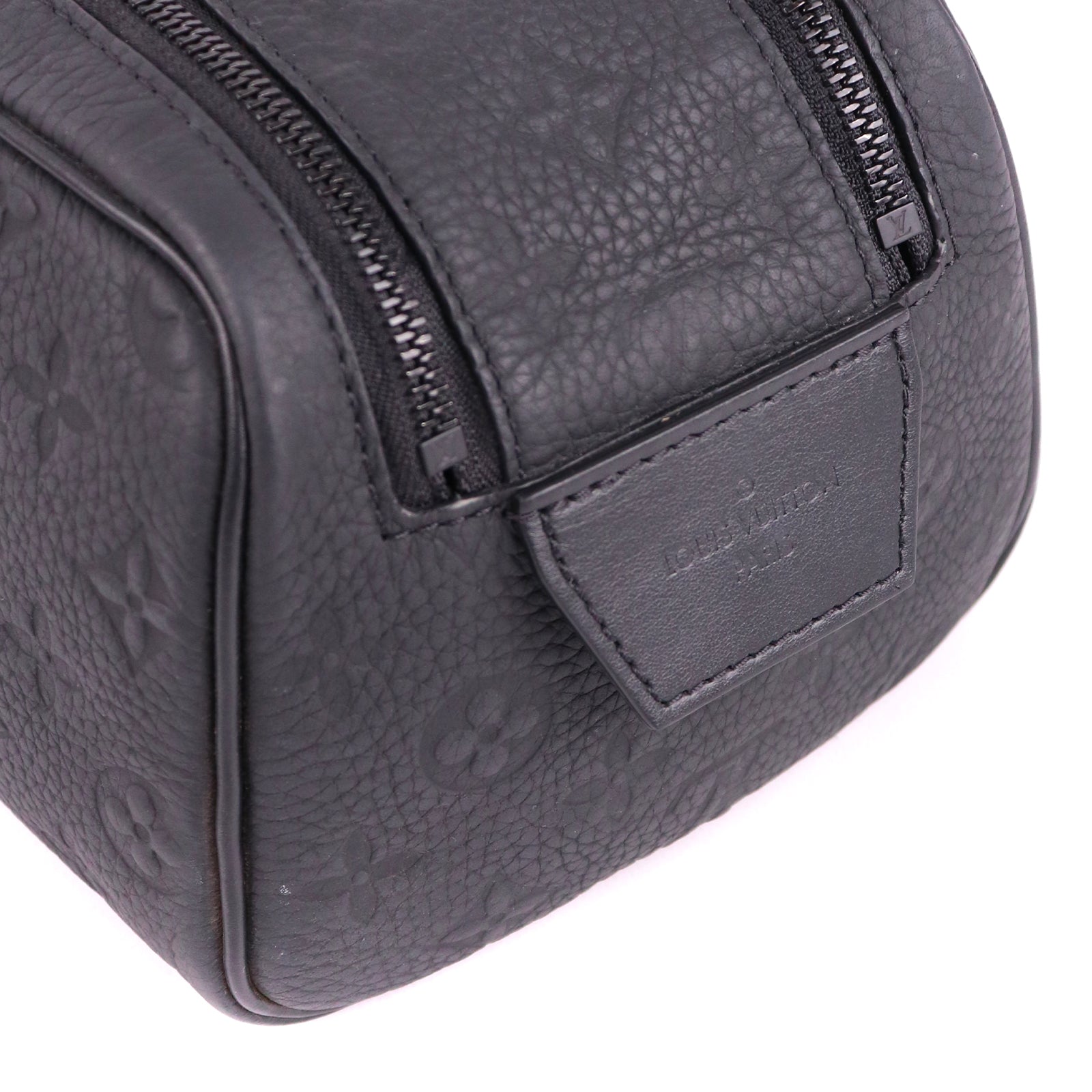 LOUIS VUITTON - Trousse de toilette Dopp Kit en cuir grainé noir