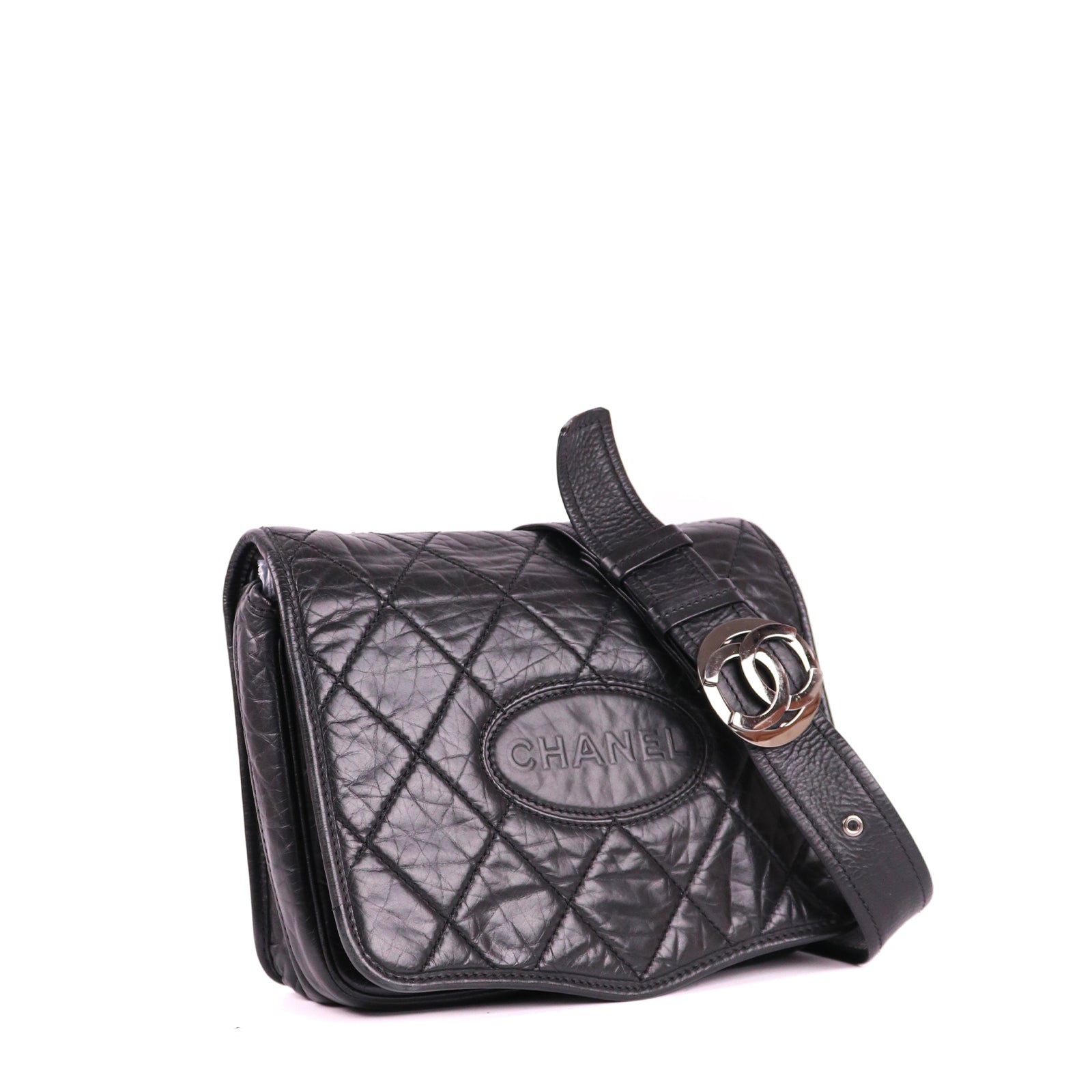 CHANEL - Logo Messenger bag in vintage quilted leather 