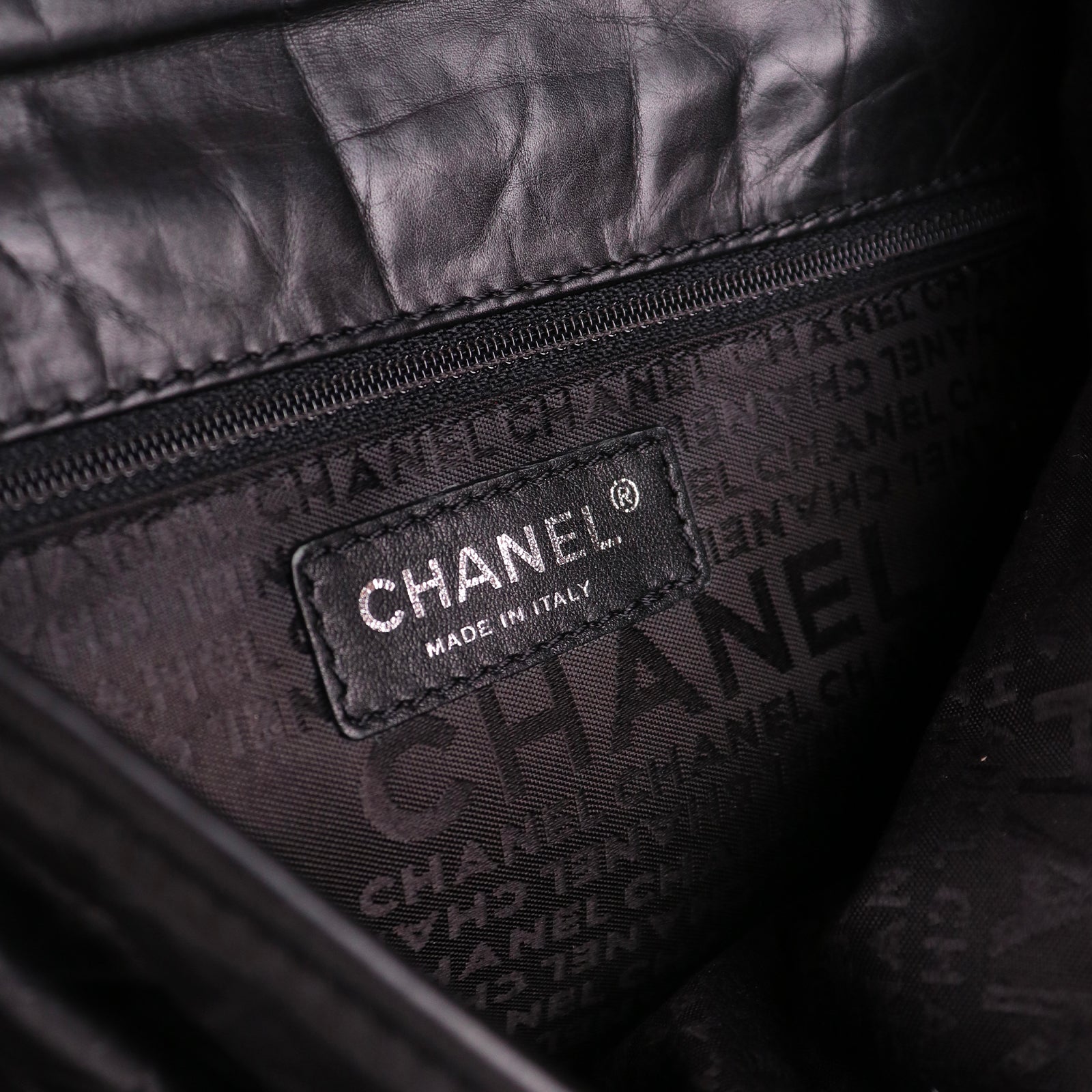 CHANEL - Logo Messenger bag in vintage quilted leather 