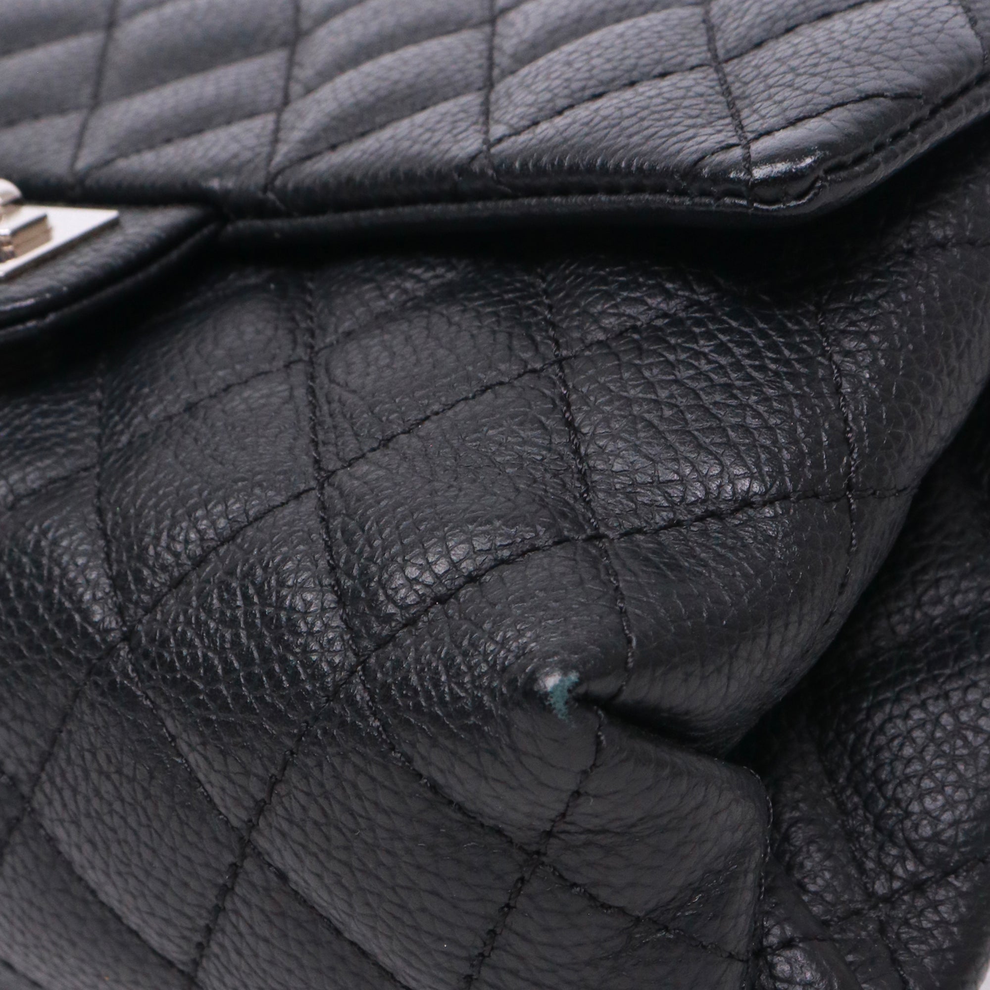 CHANEL - Sac ceinture 2.55 Chanel en cuir grainé noir