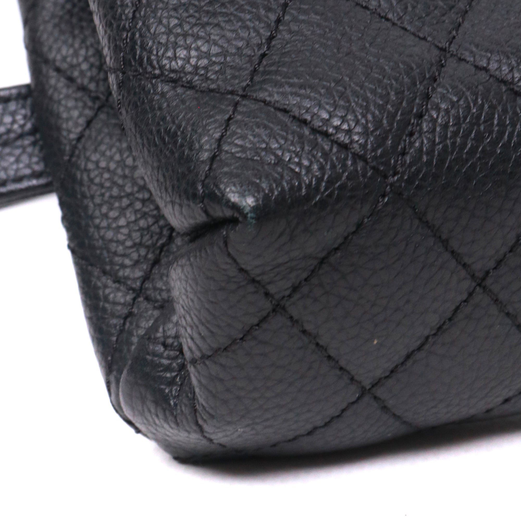 CHANEL - Sac ceinture 2.55 Chanel en cuir grainé noir