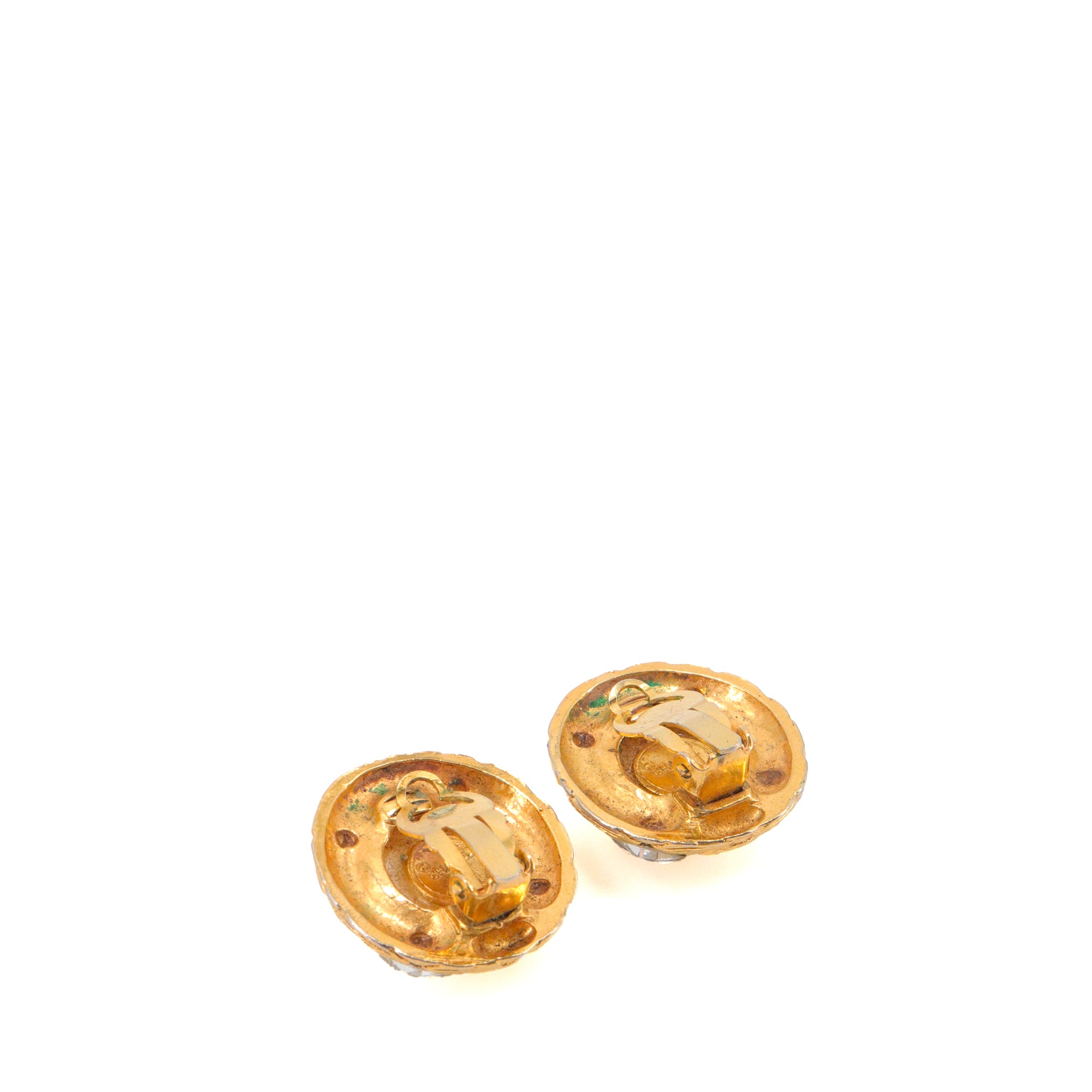 CHANEL - Boucles d'oreilles Chanel dorées ornées de perles et de strass