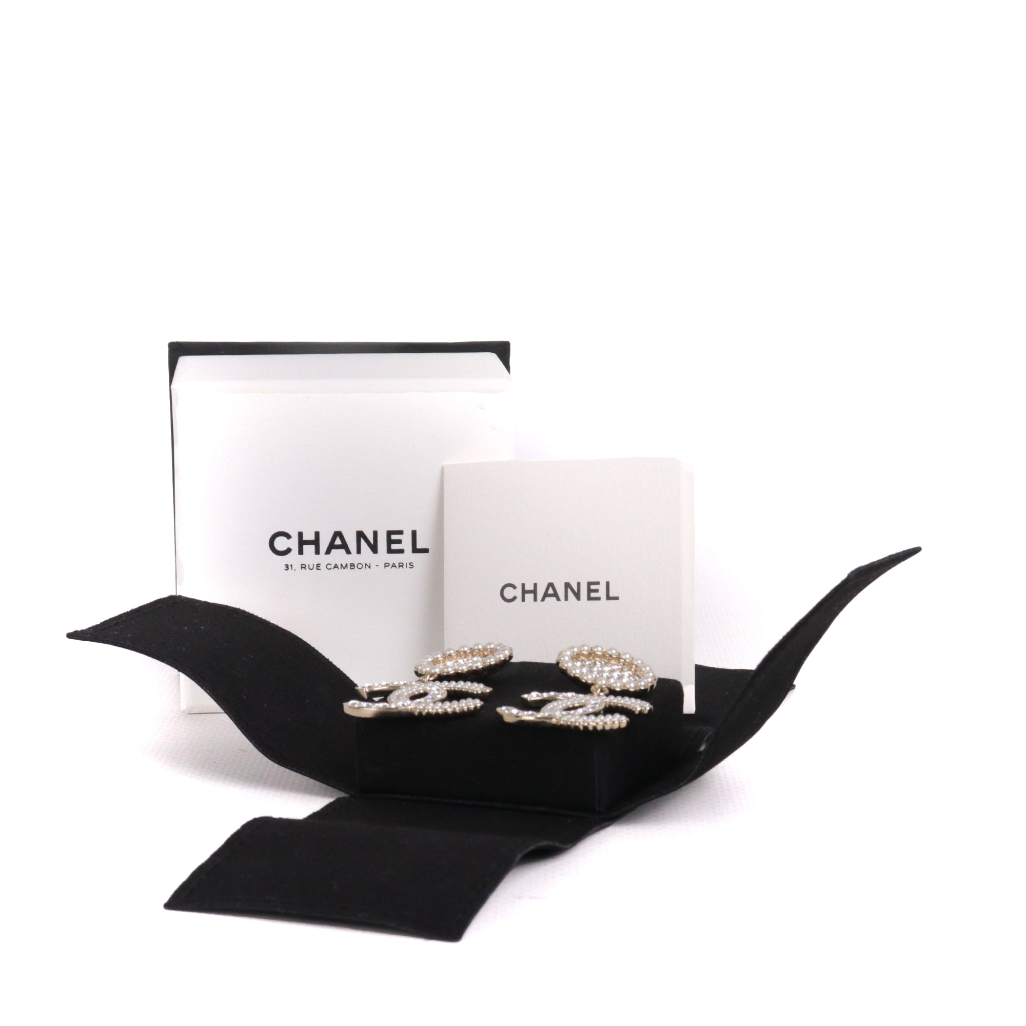 CHANEL - Boucles d'oreilles CC Chanel à strass couleur champagne