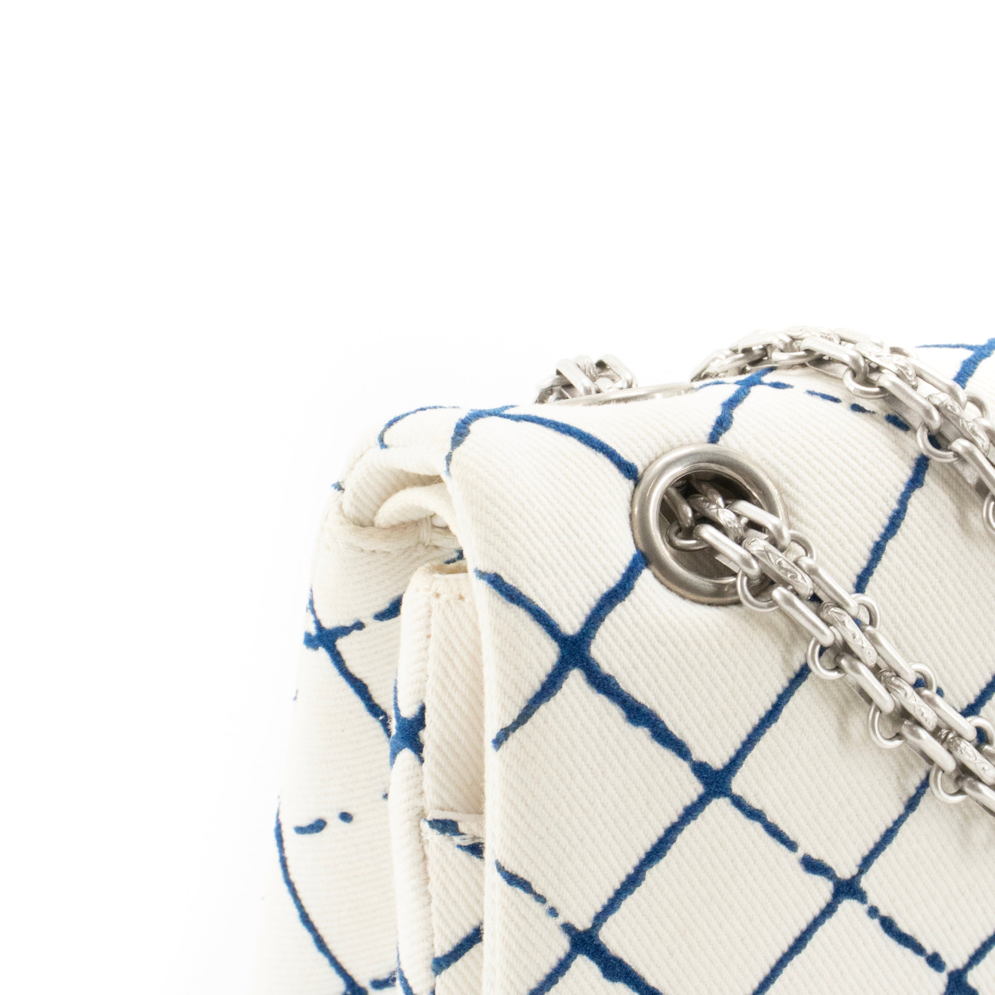 CHANEL - Sac à bandoulière 2.55 Chanel en toile blanche et bleue