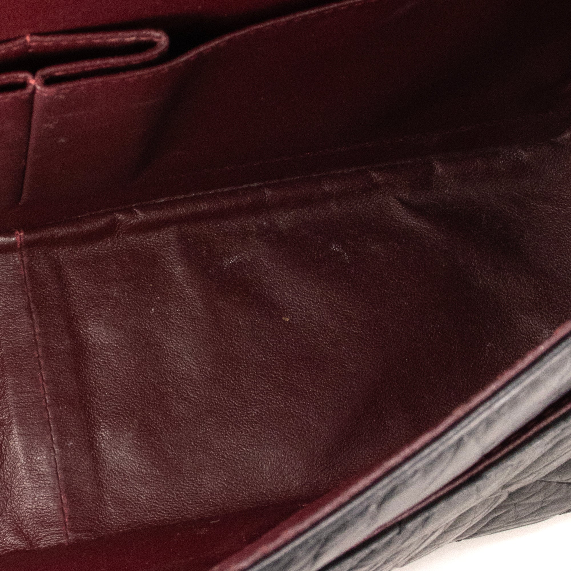 CHANEL - Sac à bandoulière 2.55 large Chanel en cuir matelassé noir