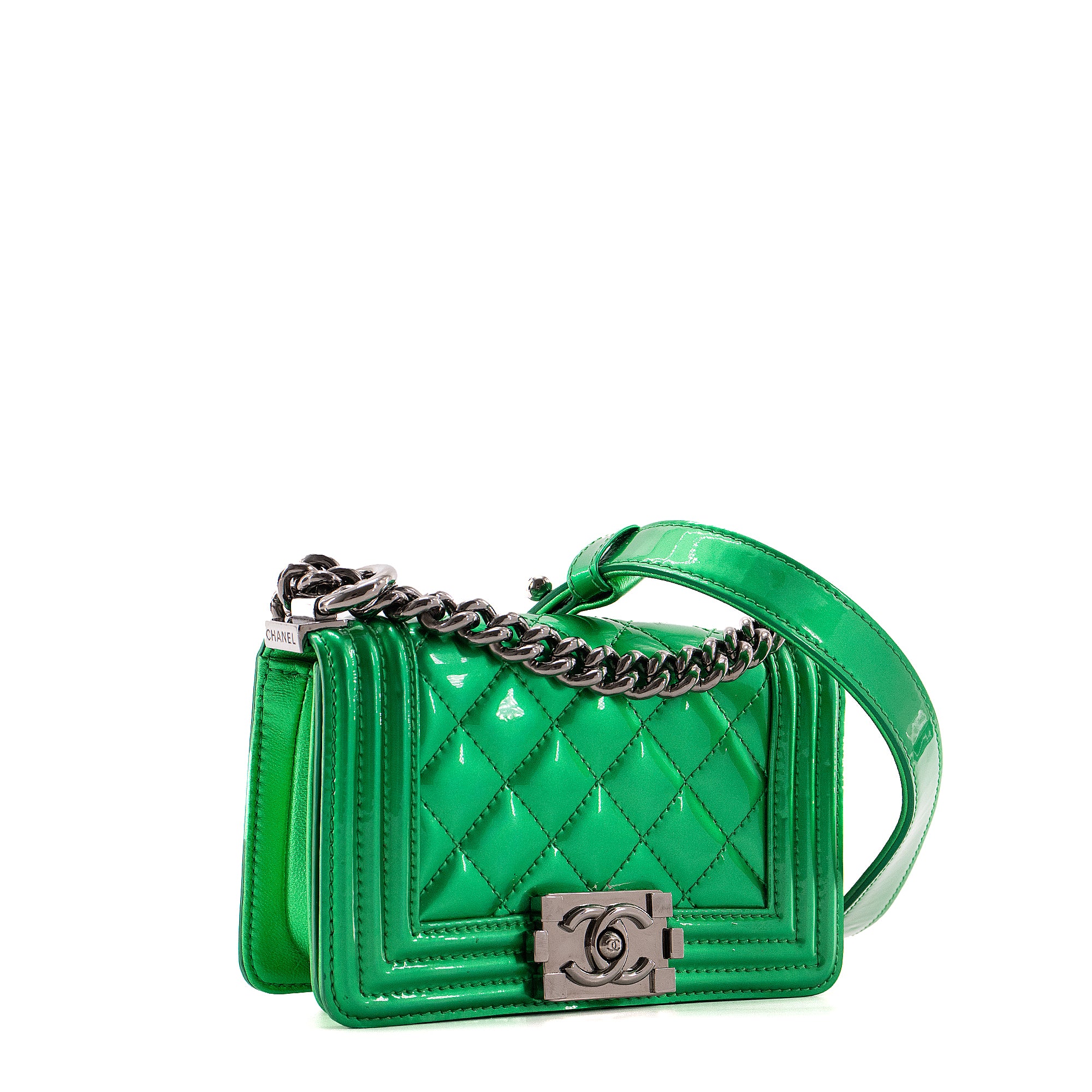 CHANEL - Sac à bandoulière Boy mini Chanel en cuir verni vert métallisé édition limitée