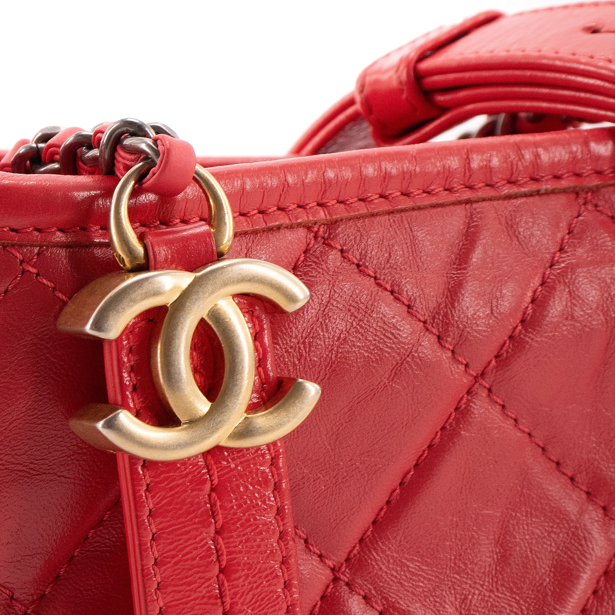CHANEL - Chanel Gabrielle mini shoulder bag in red leather