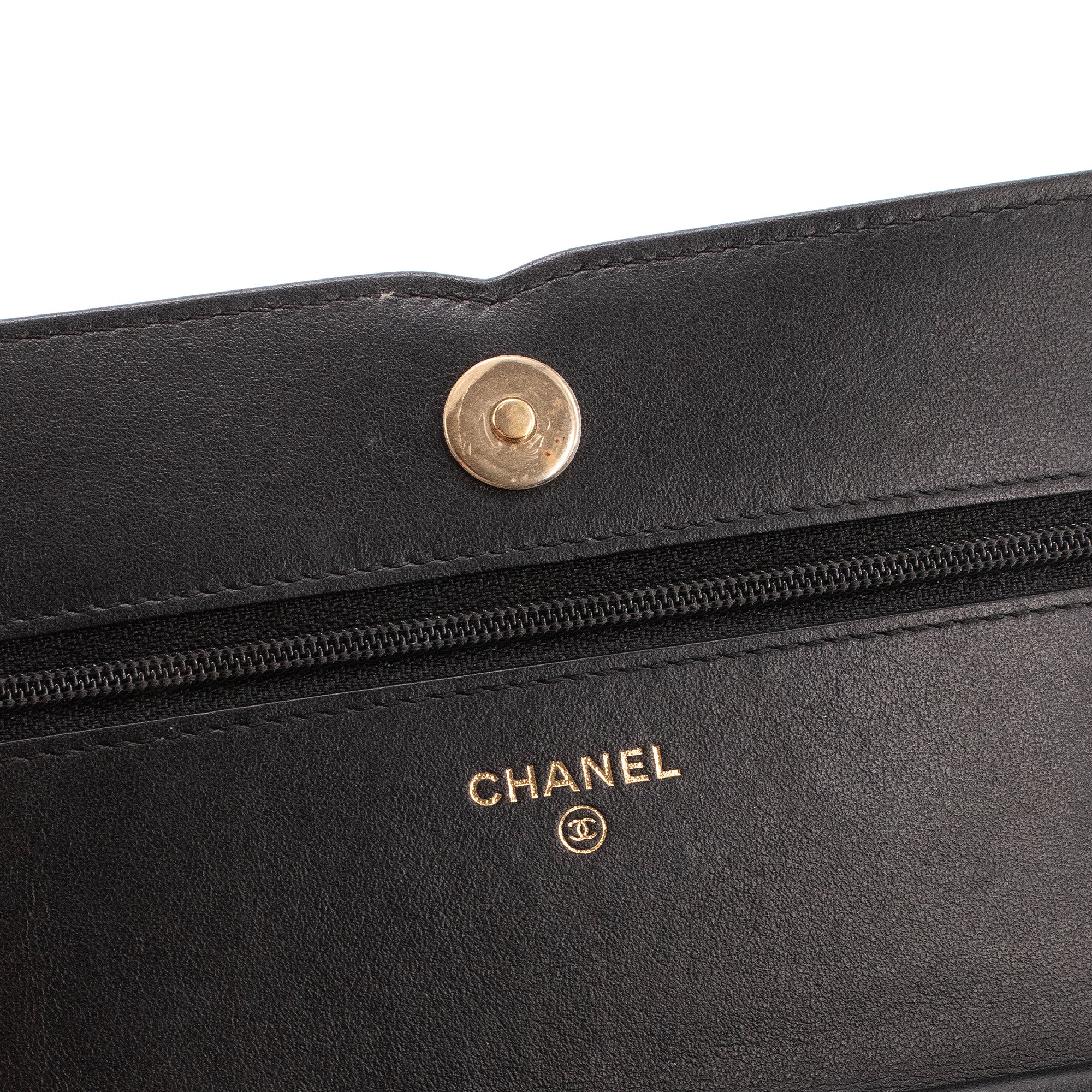 CHANEL - Sac à bandoulière Wallet On Chain Filigree Chanel en cuir caviar noir