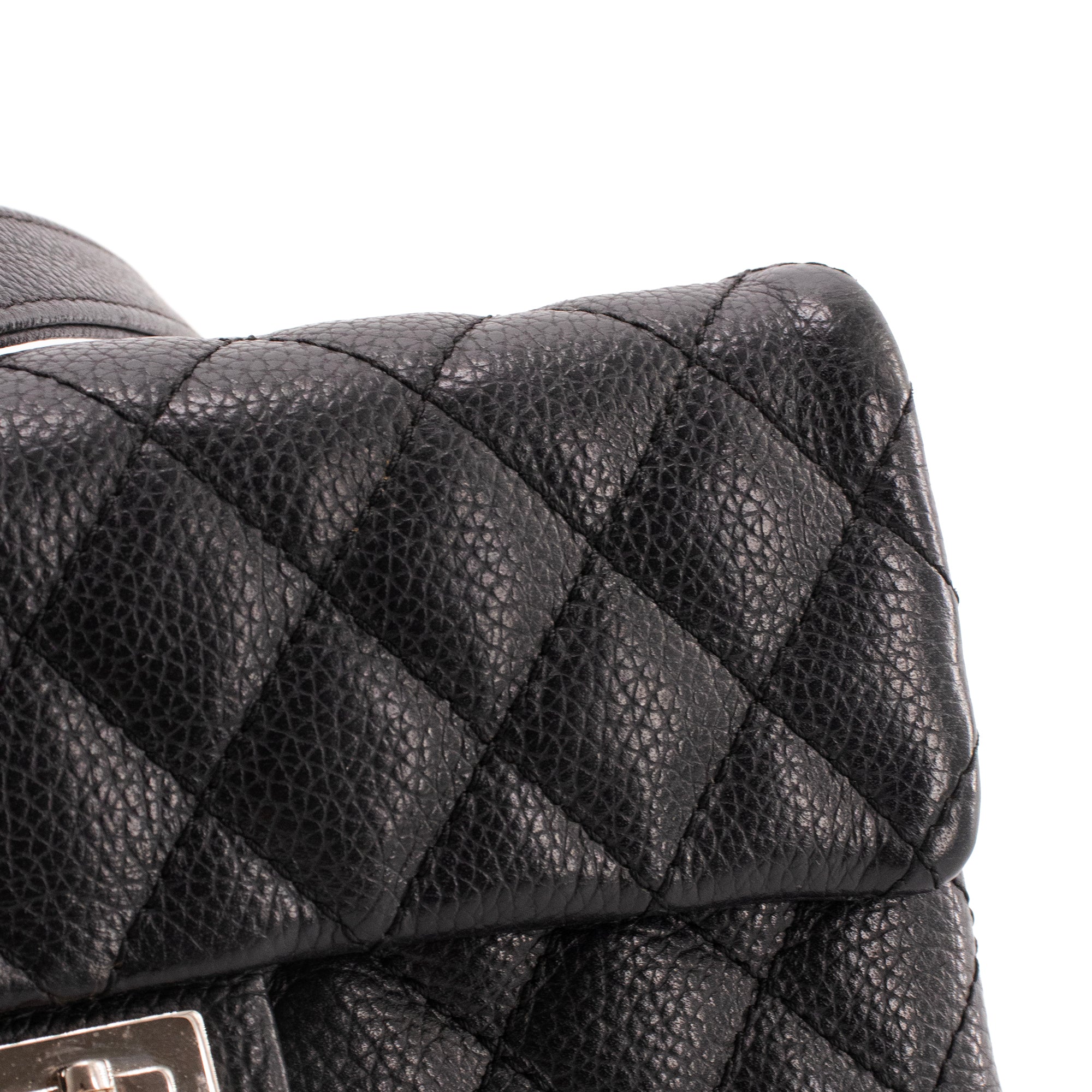 CHANEL - Sac ceinture 2.55 Chanel en cuir caviar noir