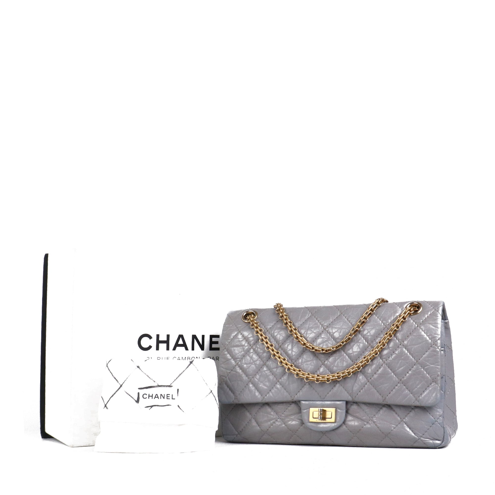 CHANEL - Sac à bandoulière 2.55 Chanel medium en cuir froissé gris