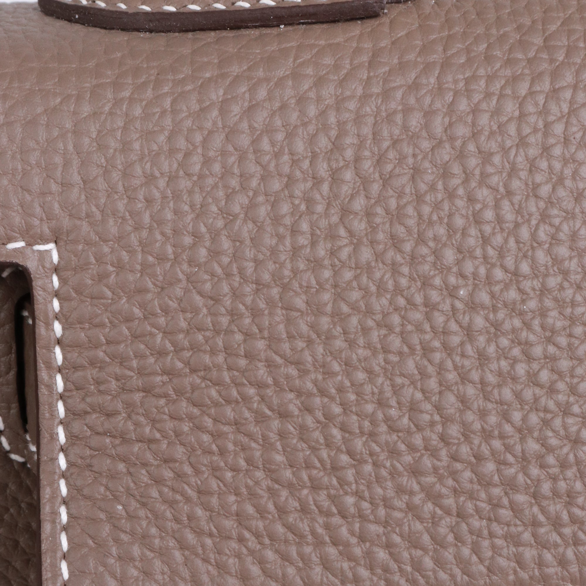 HERMÈS - Sac à main Kelly 32 Hermès en cuir togo étoupe retourné