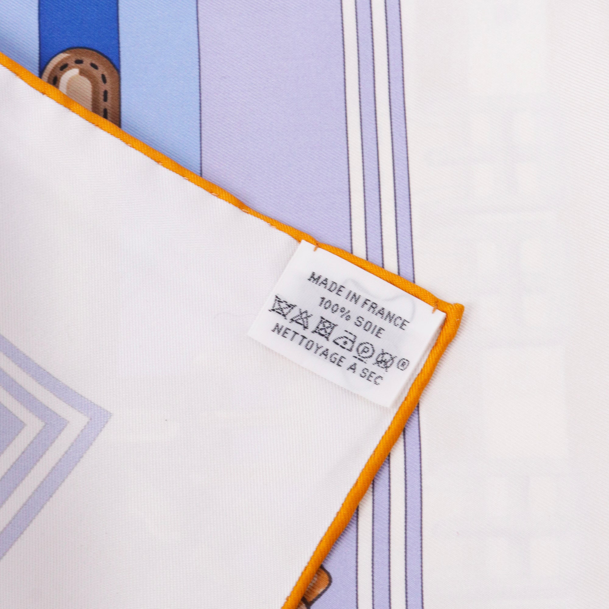 HERMÈS - Carré 90 Double Sangle Hermès en soie bleu marron