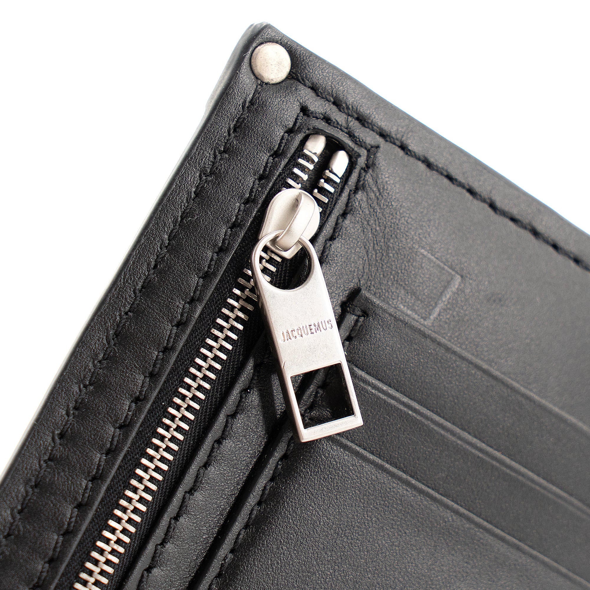JACQUEMUS - The Jacquemus Meunier Pocket Holder in black leather