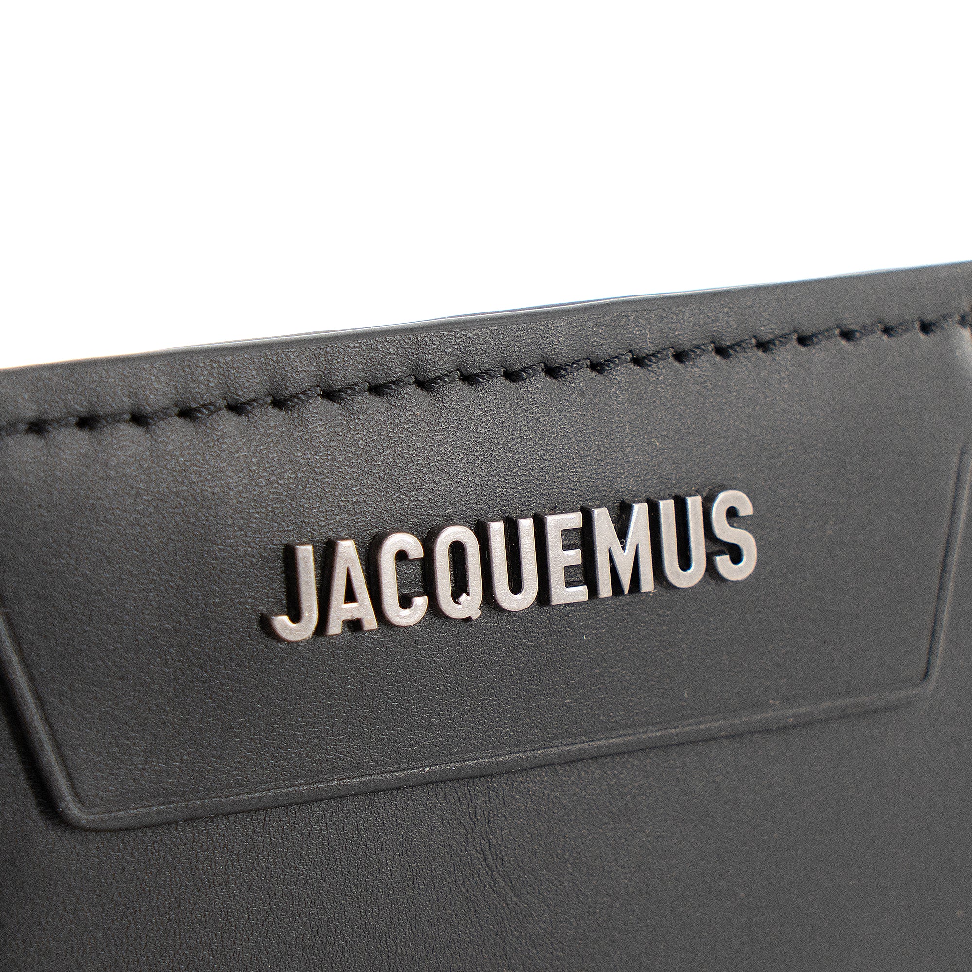 JACQUEMUS - The Jacquemus Meunier Pocket Holder in black leather