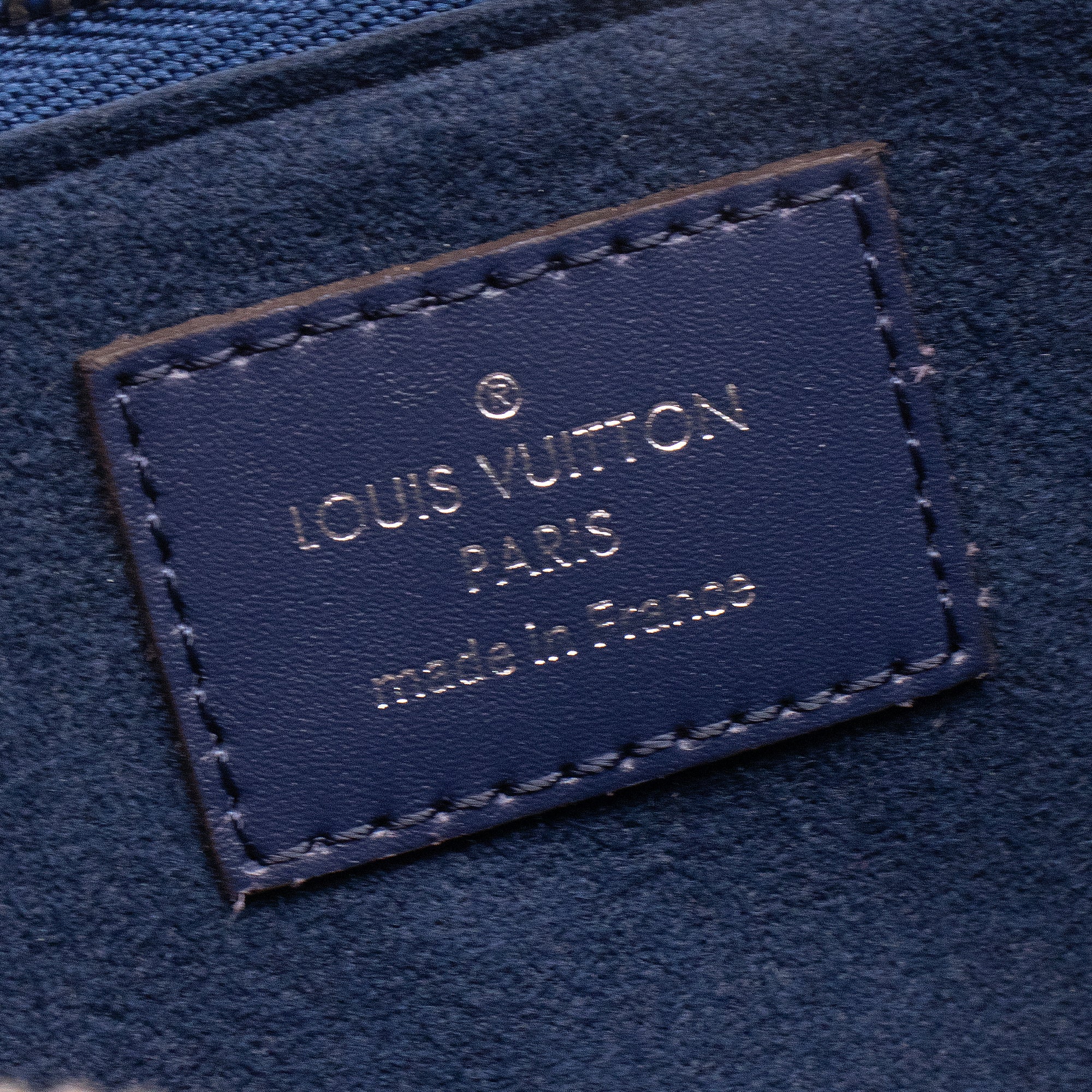 LOUIS VUITTON - Pochette Double Zip Louis Vuitton en toile enduite Escale bleue