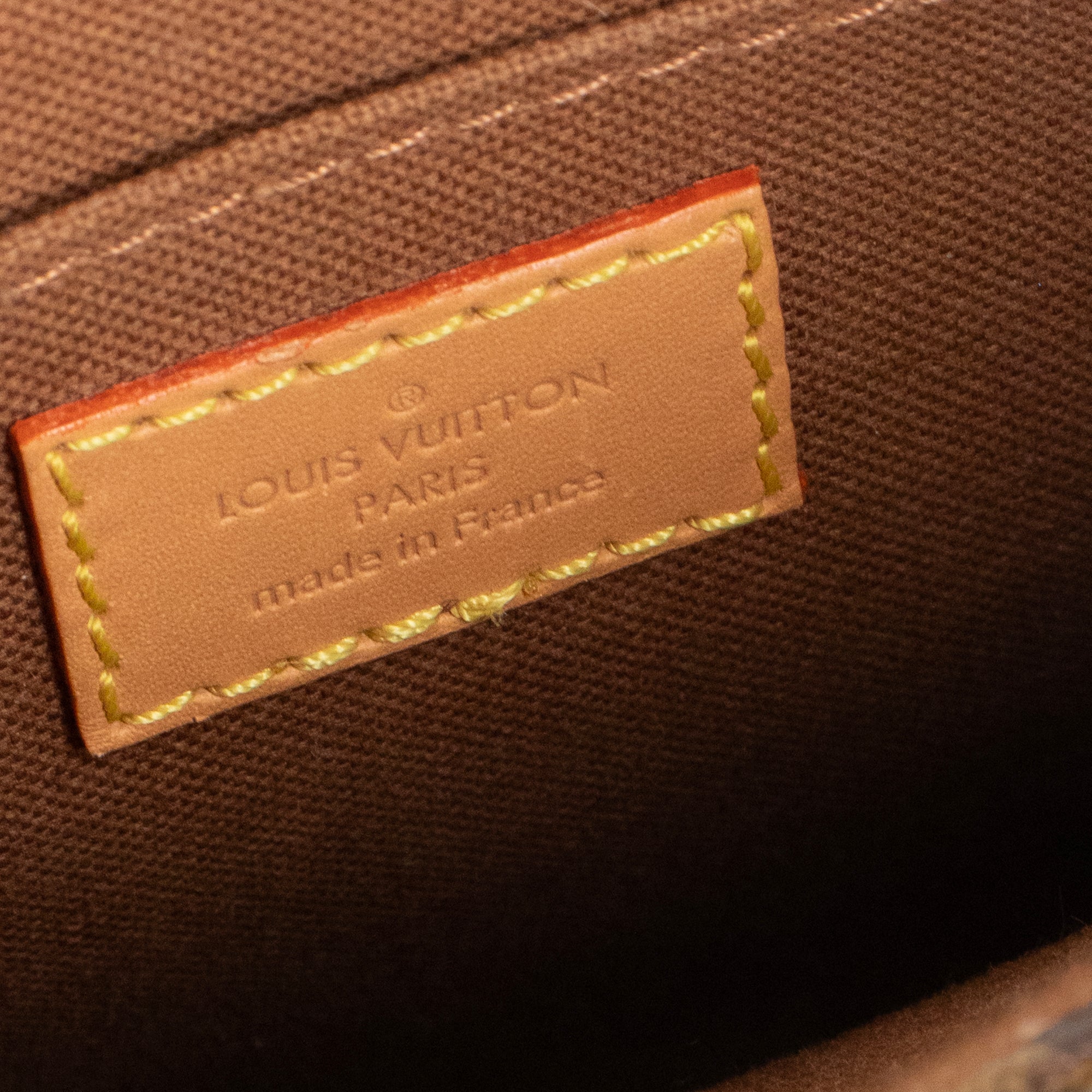 LOUIS VUITTON - Sac à bandoulière Cabas Plat PM Louis Vuitton en toile monogrammée