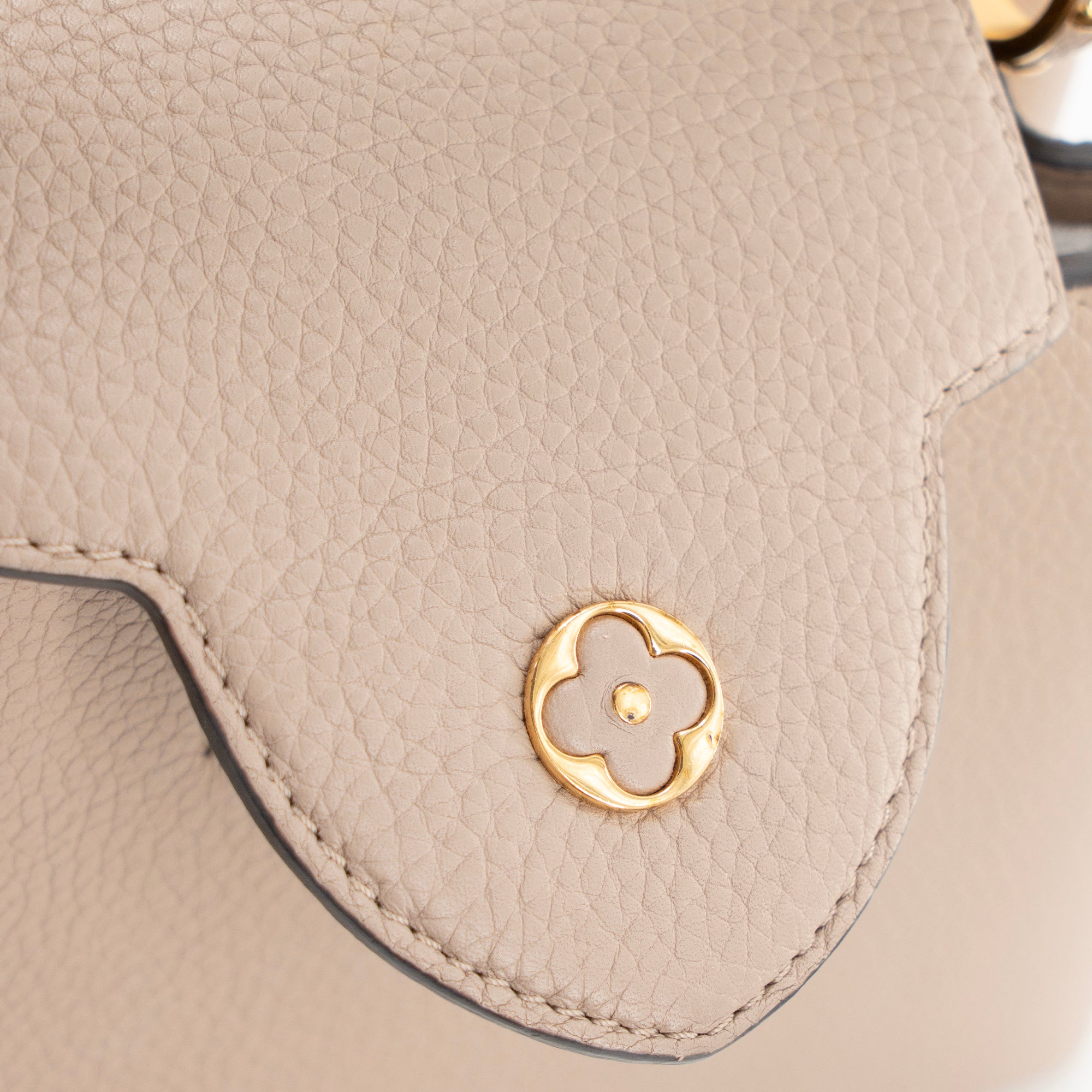 LOUIS VUITTON - Louis Vuitton Capucines BB handbag in beige bull calfskin and python